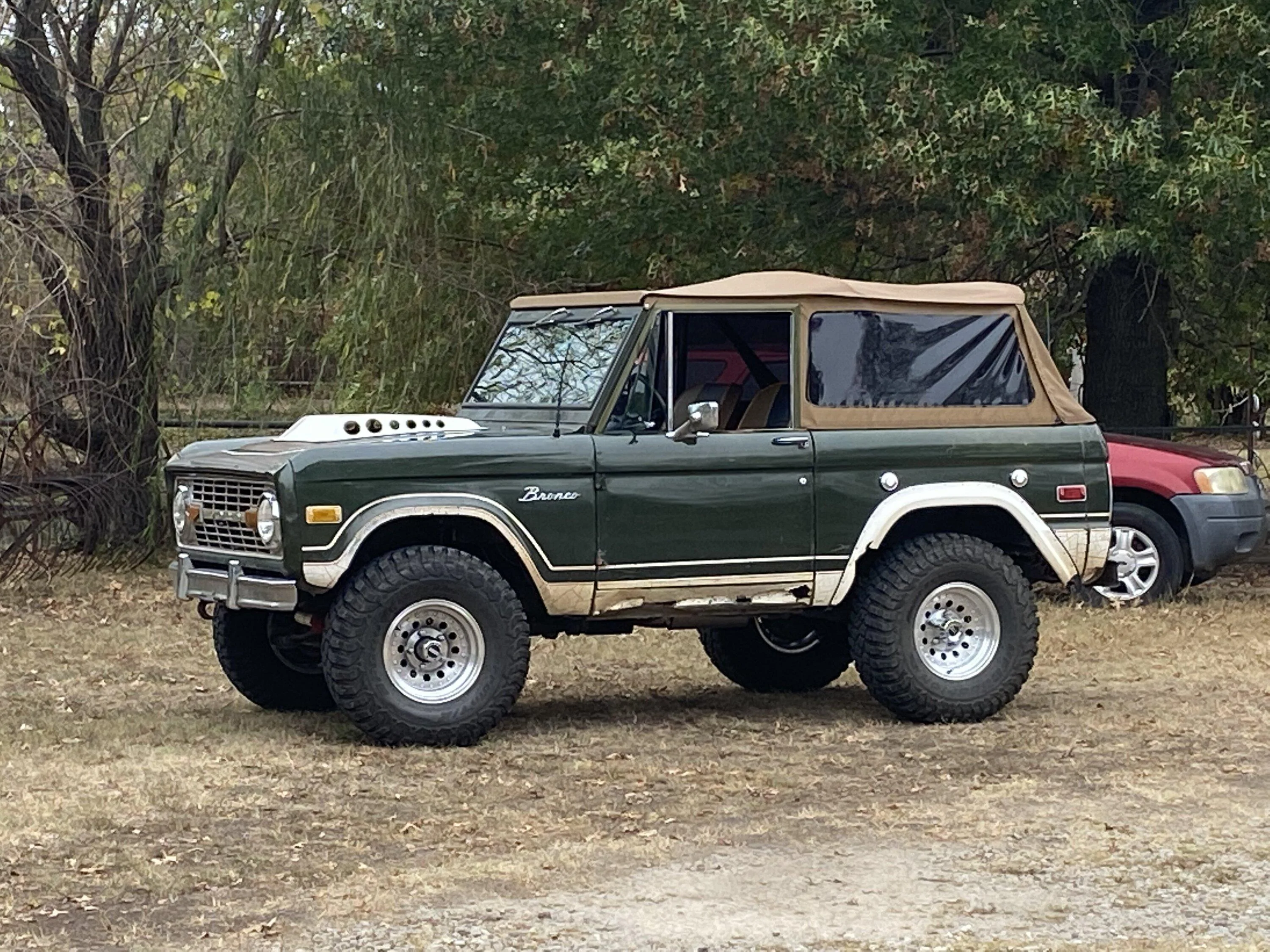 Ford Bronco 2 Doors and 3 Pedals IMG_5838