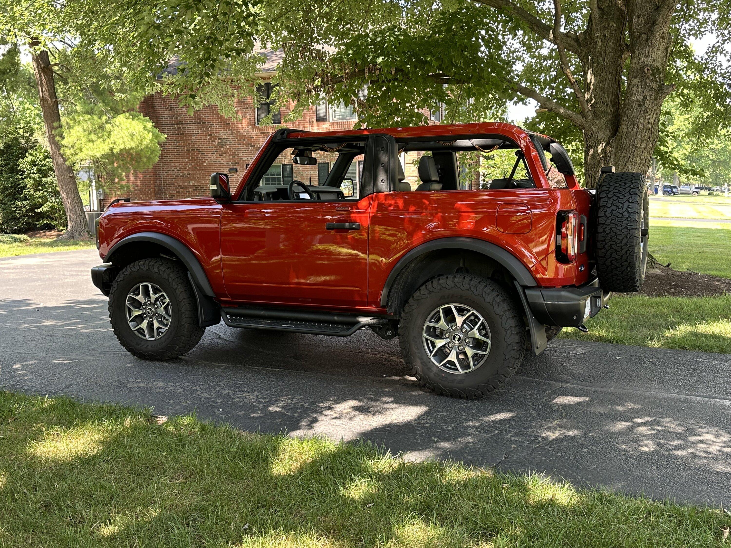 Ford Bronco 2 Doors and 3 Pedals IMG_5264
