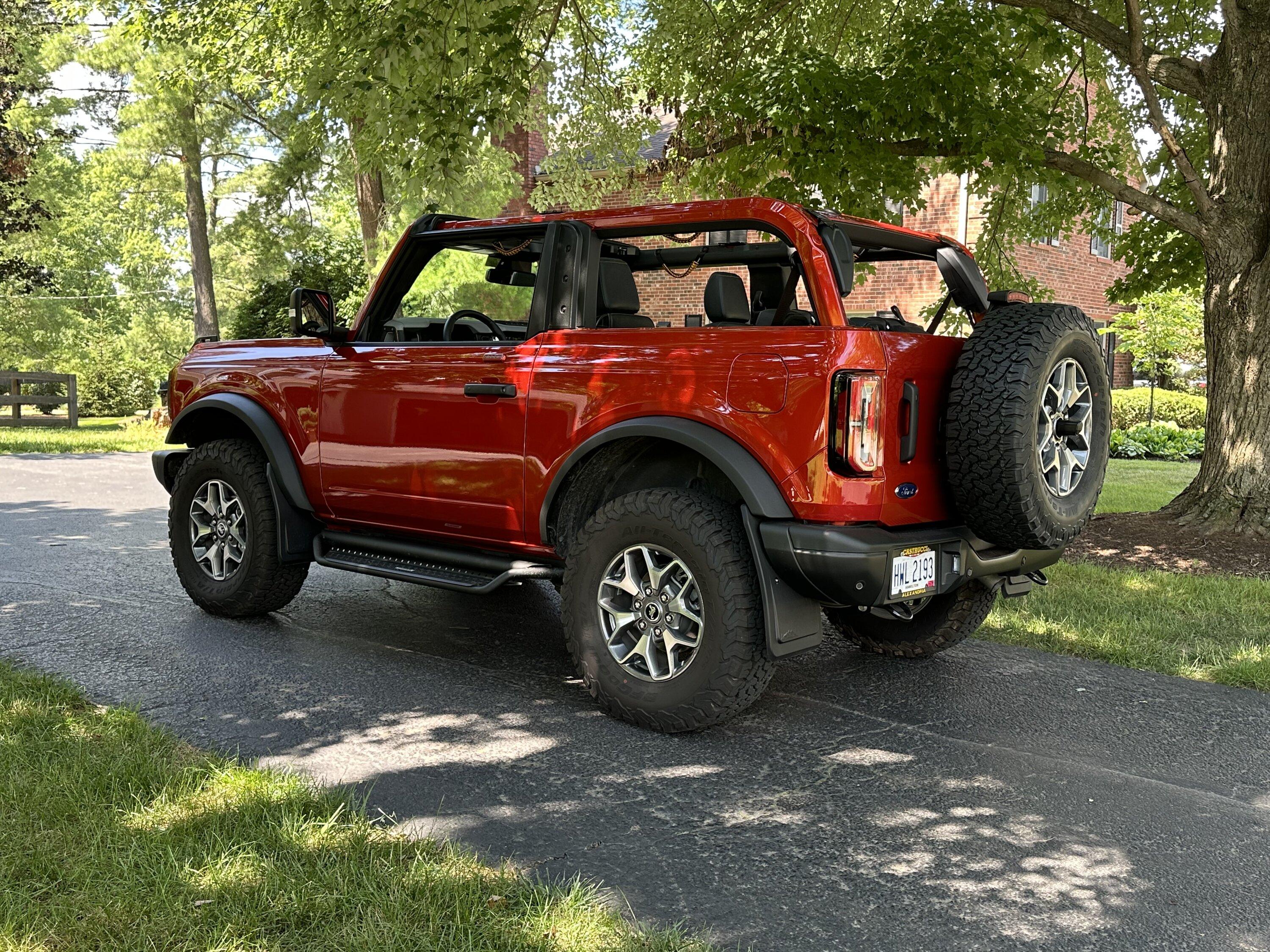 Ford Bronco 2 Doors and 3 Pedals IMG_5265