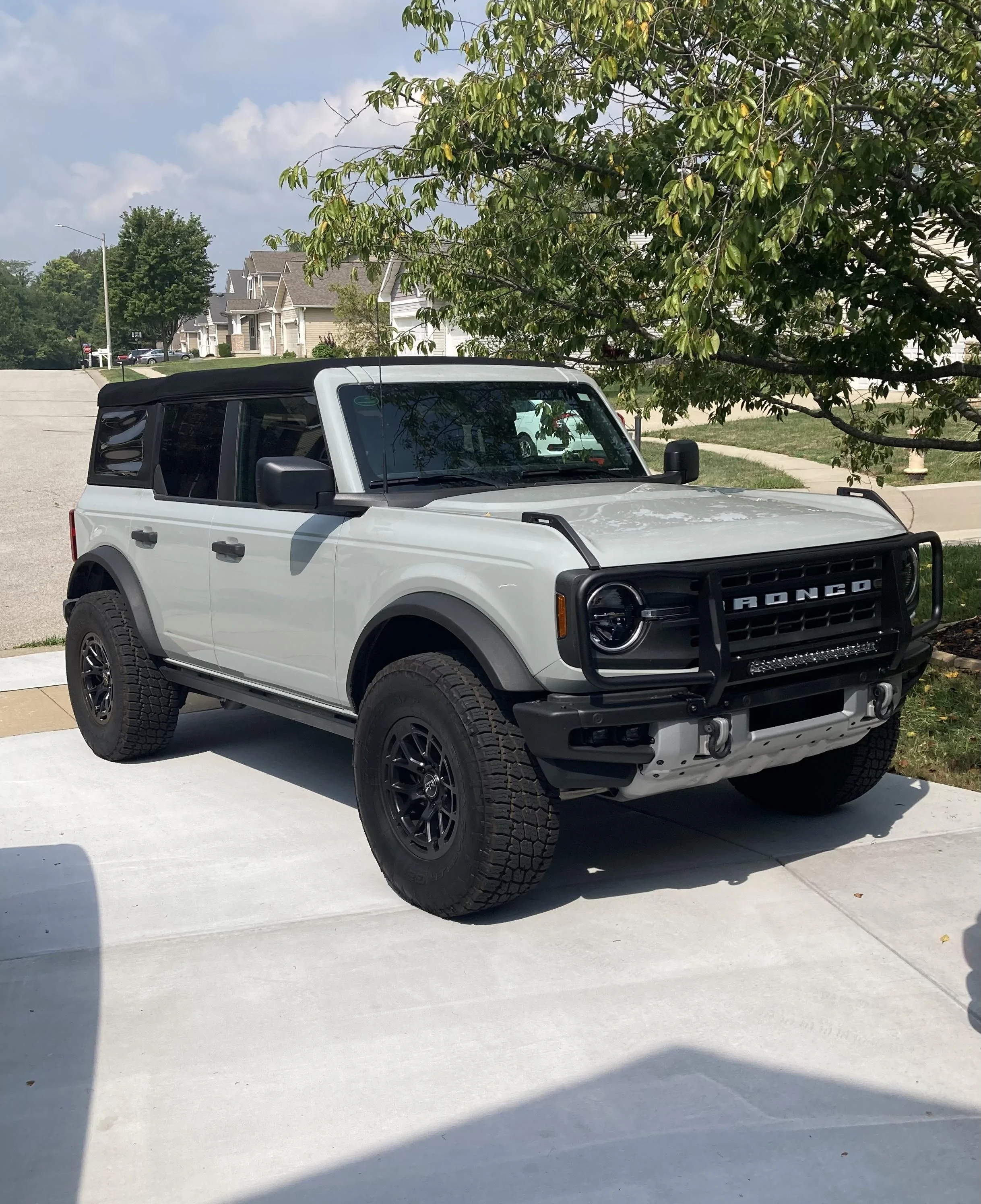 Ford Bronco CACTUS GRAY Bronco Club 3109629C-192C-4DC7-B408-BD44DFAF9BC3