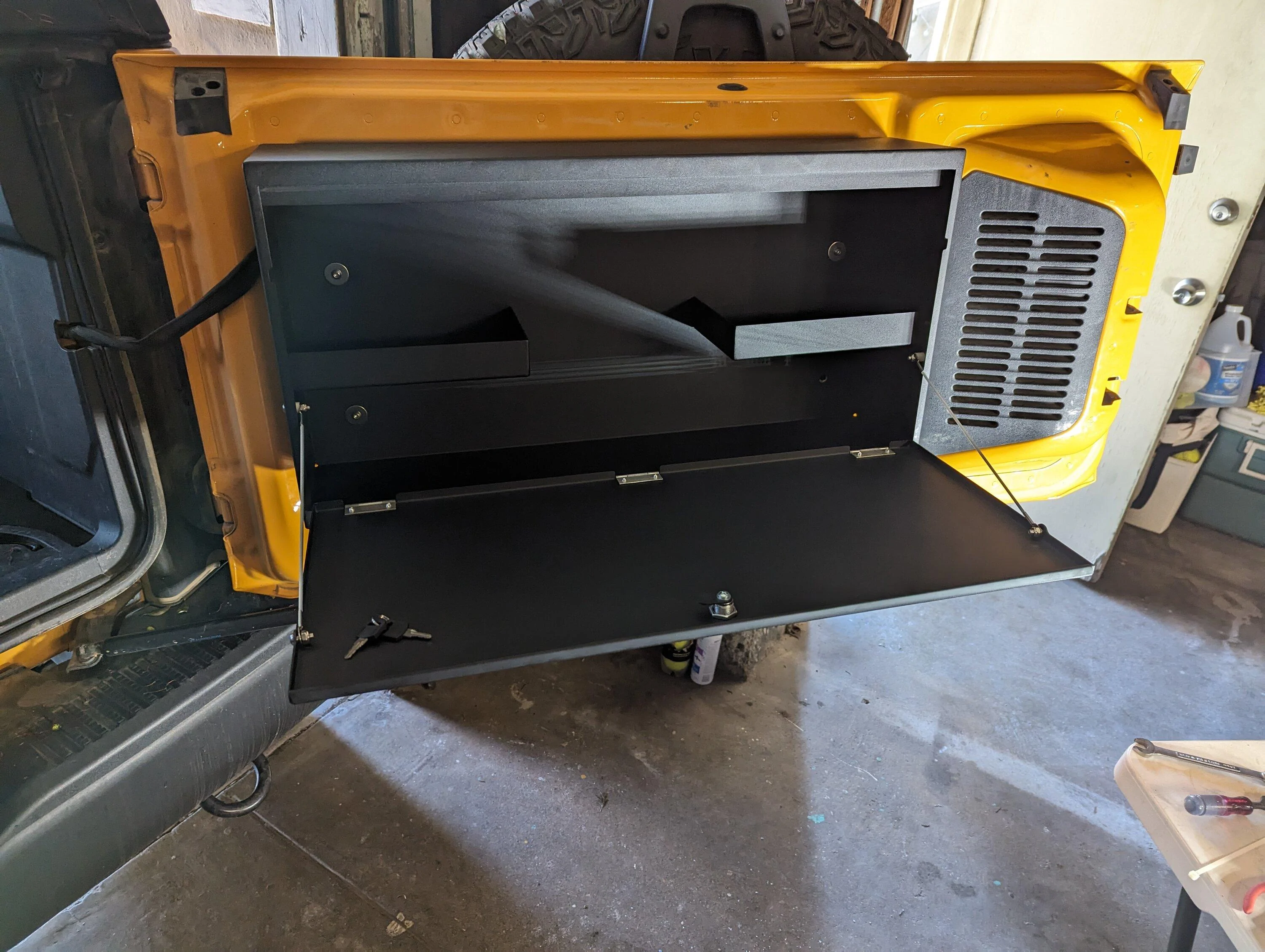 Ford Bronco What's the best tailgate table? PXL_20230821_005018521