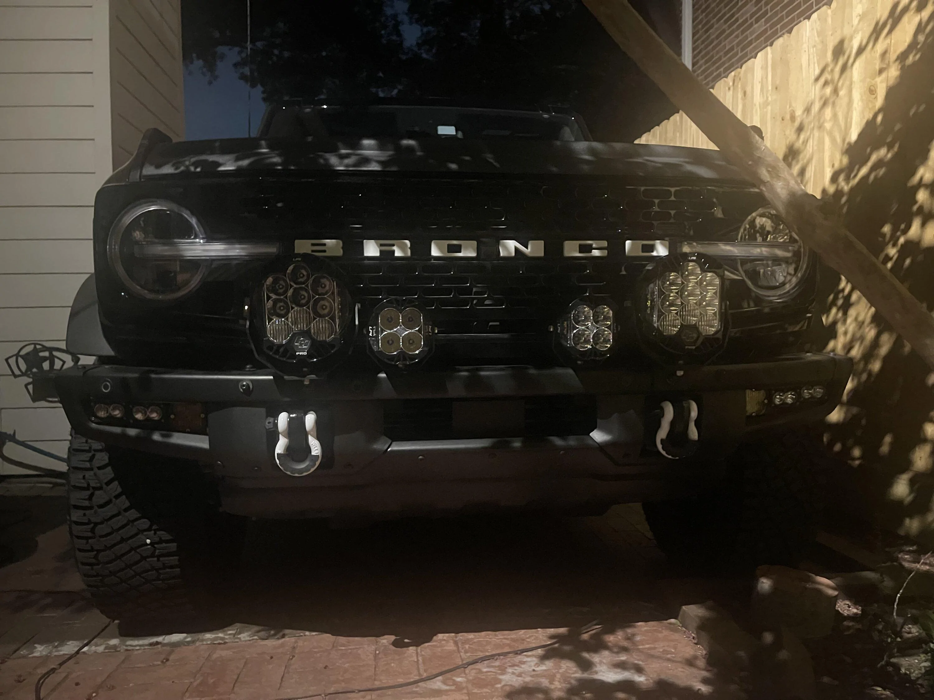 Ford Bronco Best above windshield light bar? IMG_5207