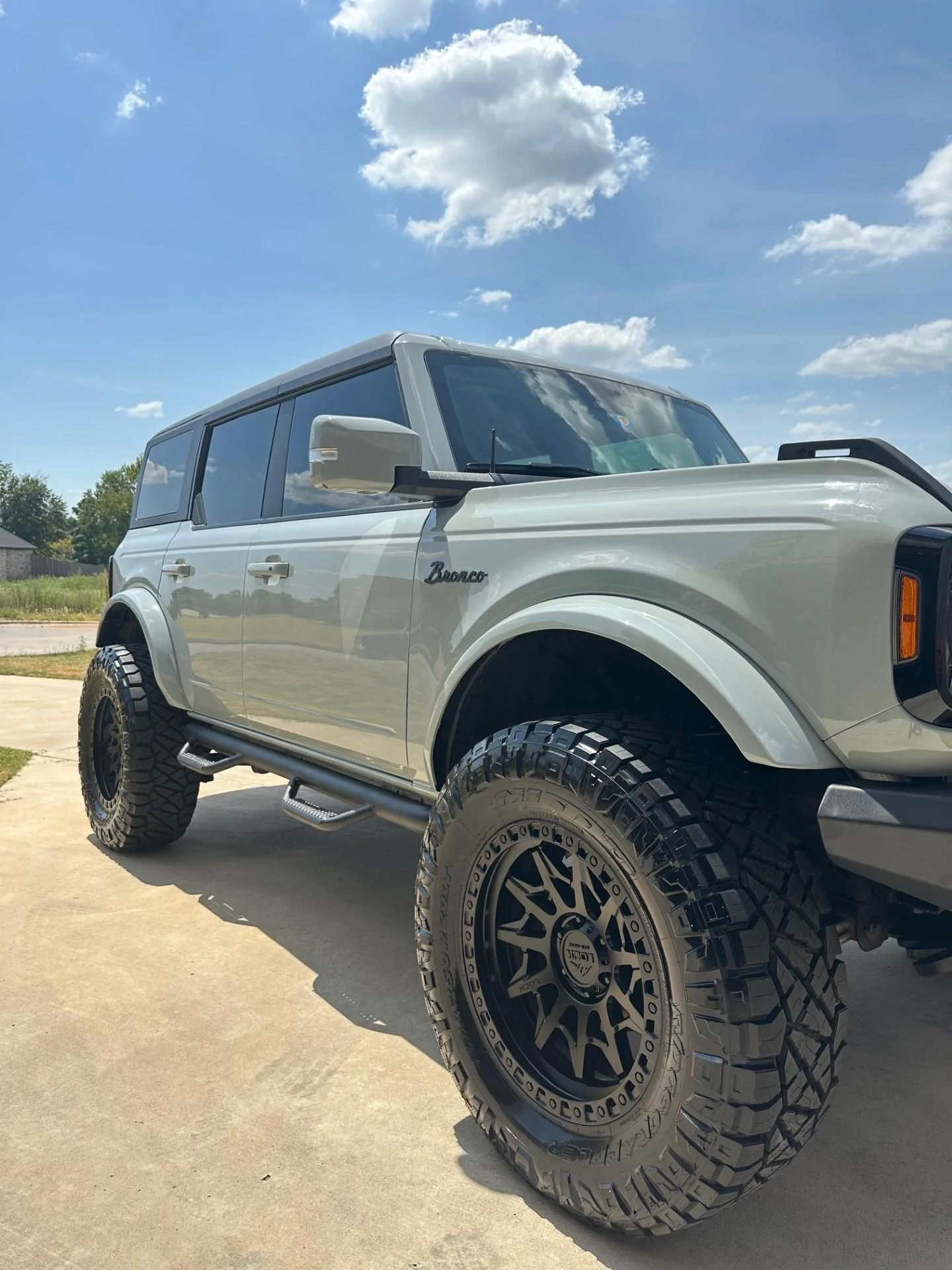 Ford Bronco Show us your installed wheel / tire upgrades here! (Pics) thumbnail_IMG_5333