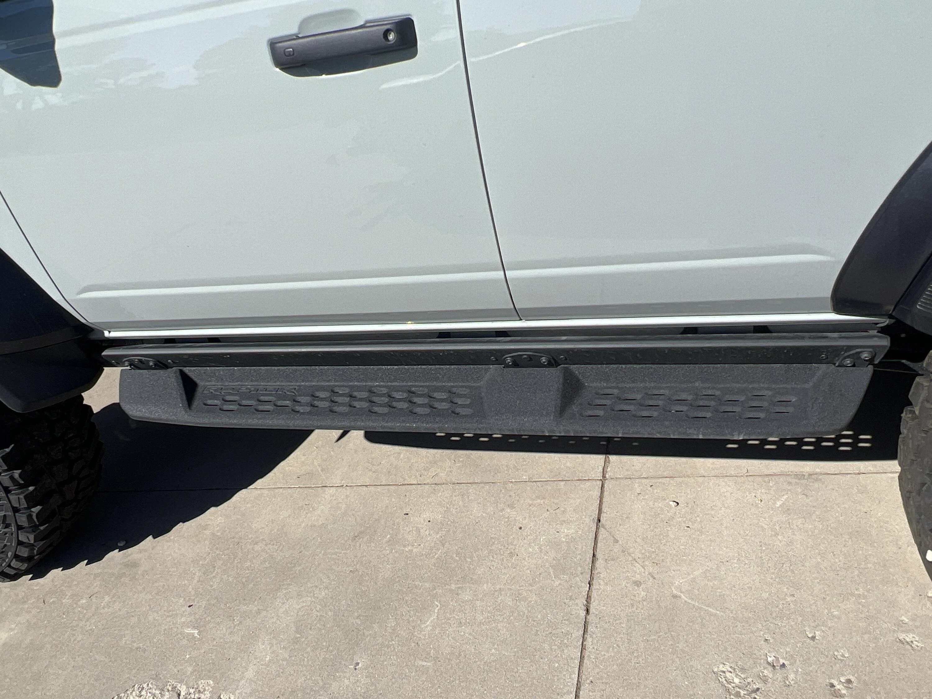 Ford Bronco Raptor rock/running boards imag