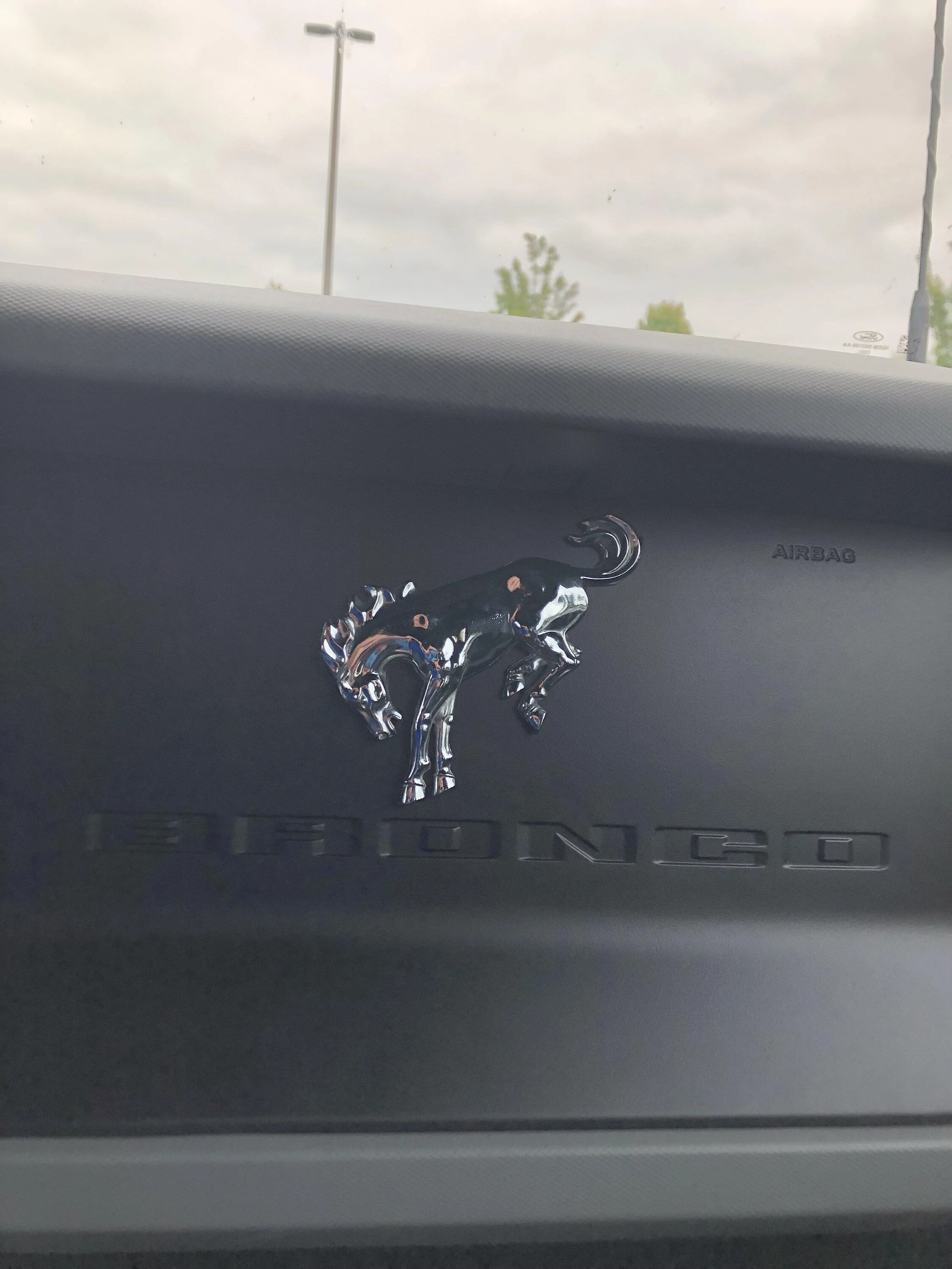 Ford Bronco Attaching trim pieces 71496469902__4198F9DA-0949-49C2-BF91-B5FA980B4231