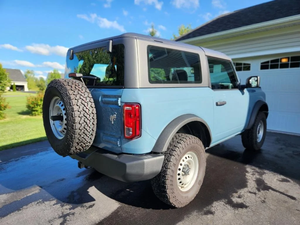 Ford Bronco 2022 Base manual with 8000 miles image3