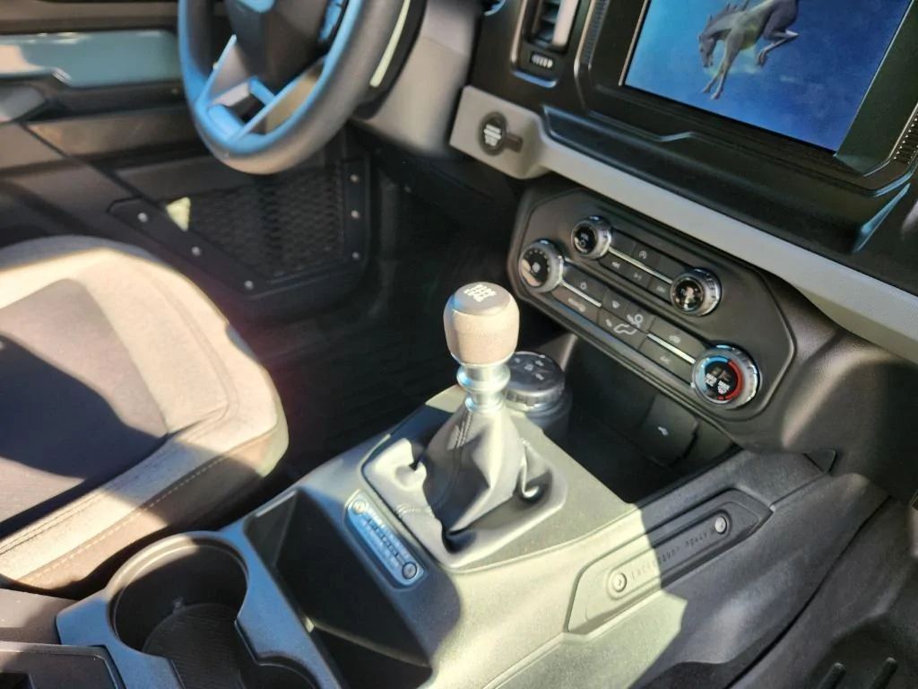 Ford Bronco 2022 Base manual with 8000 miles image1