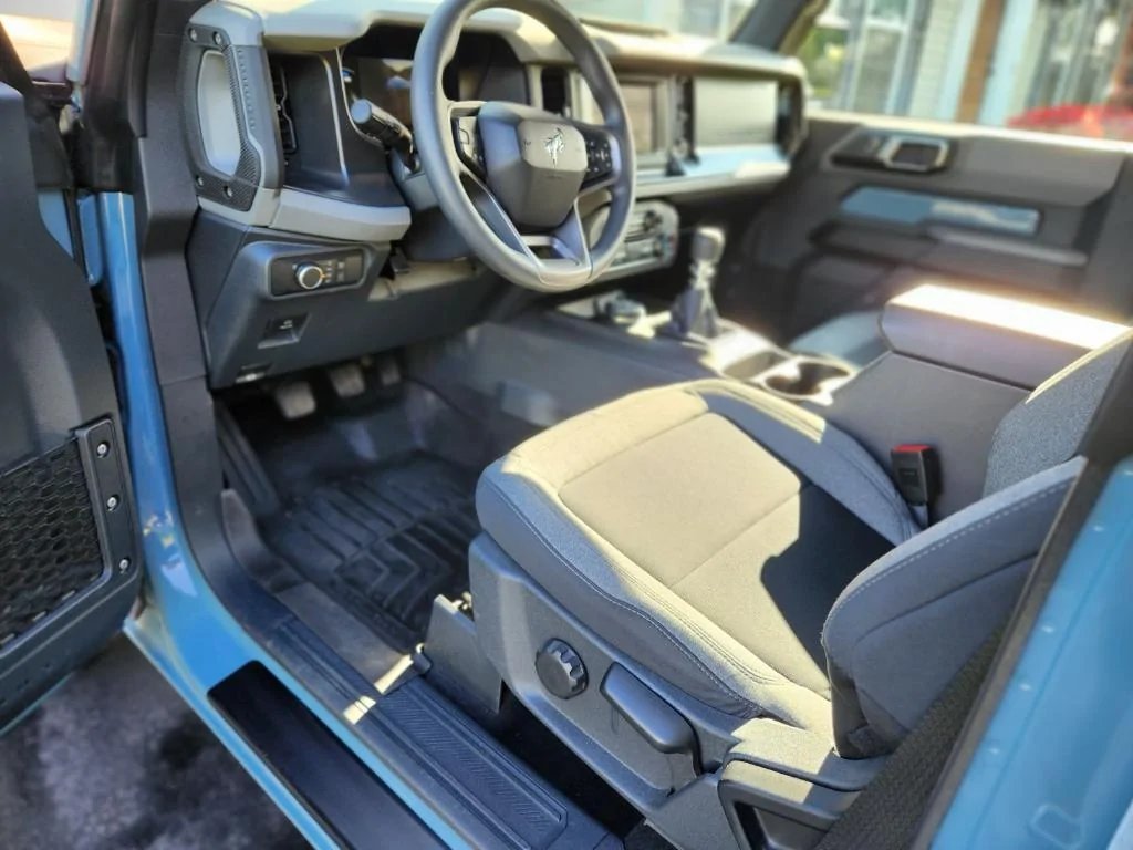 Ford Bronco 2022 Base manual with 8000 miles image4