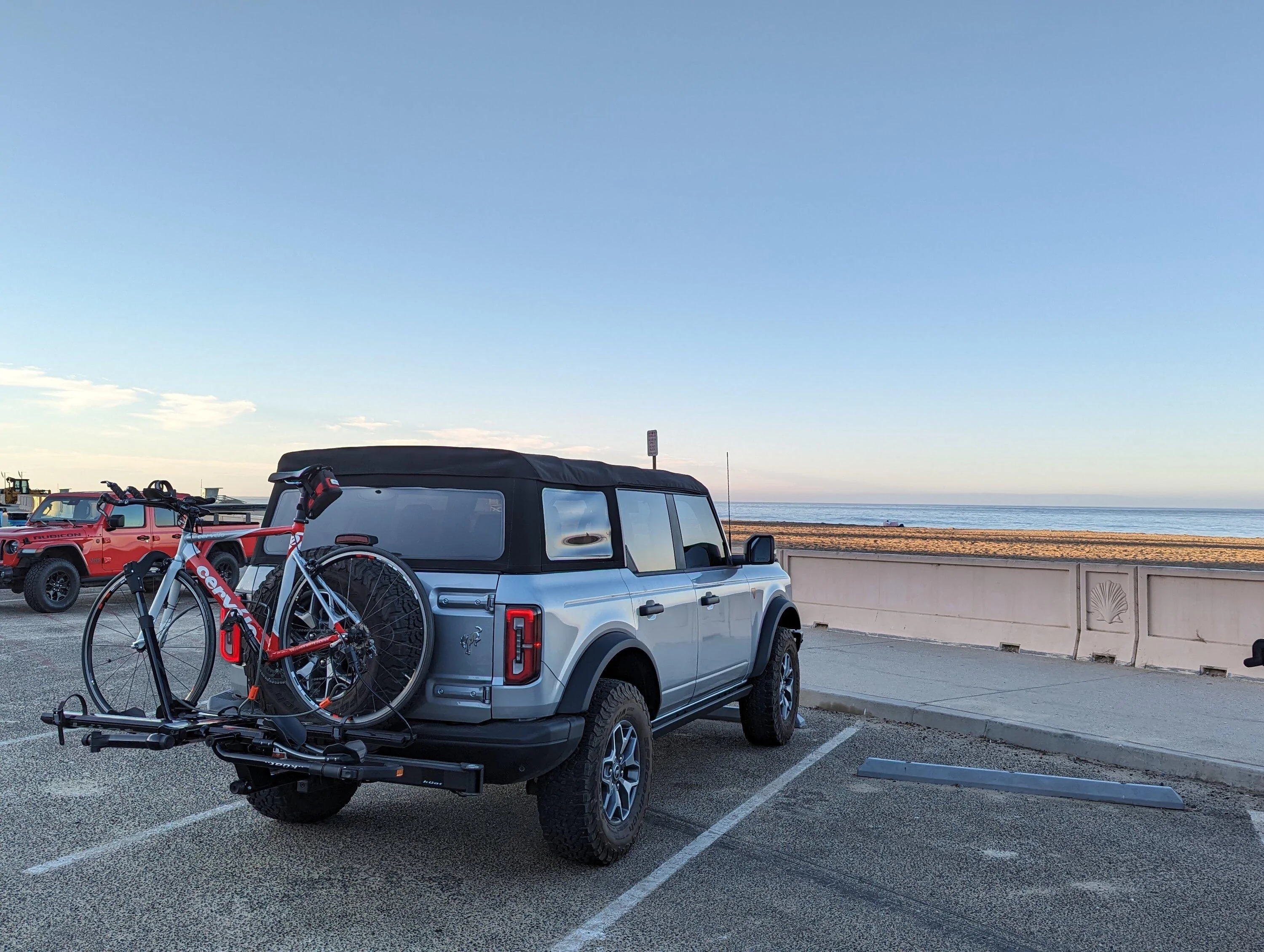 Ford Bronco ICONIC SILVER Bronco Club Triathalon Mod