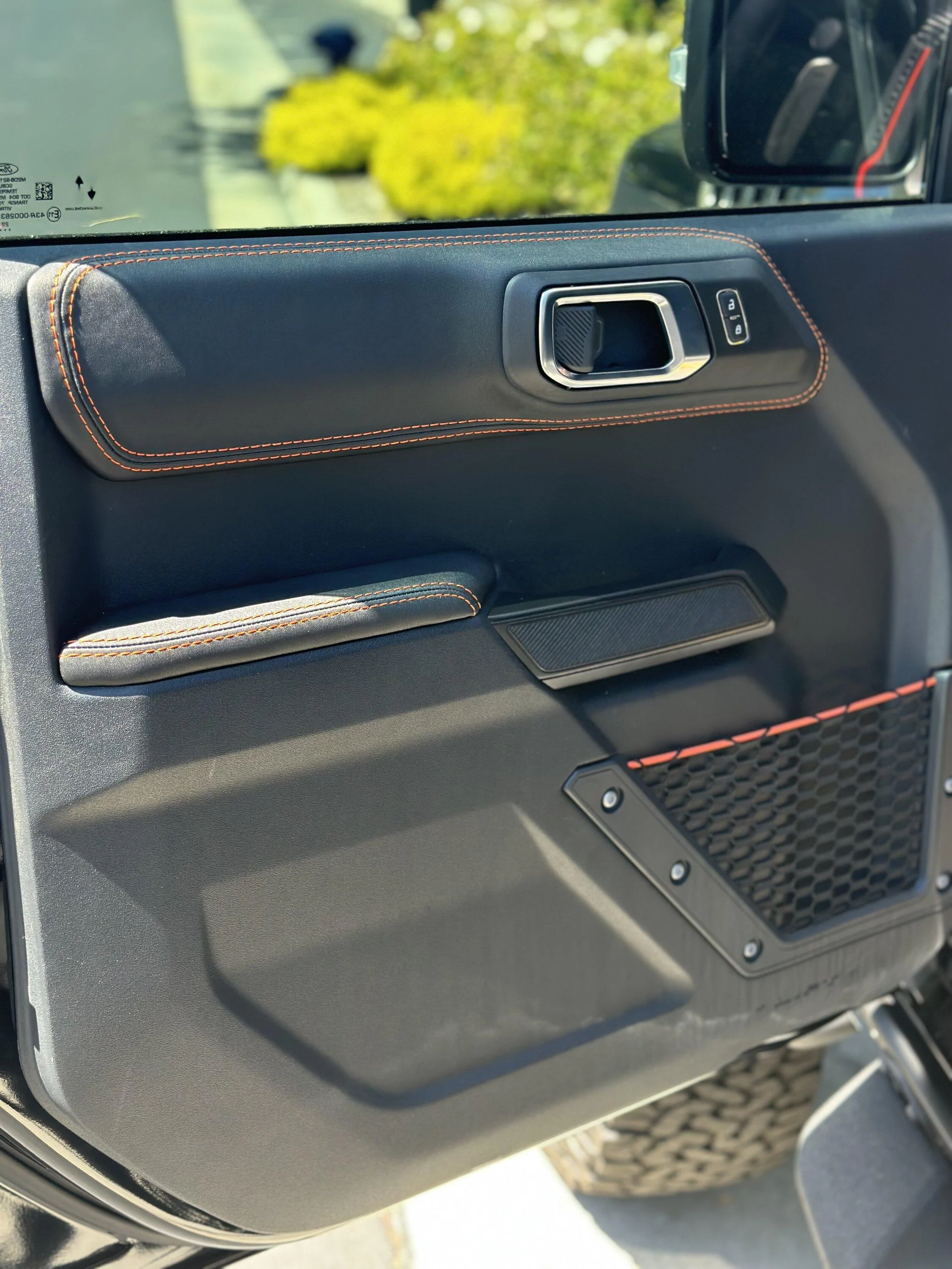 Ford Bronco Upper Dash Pad Upholstered in Leather? IMG_9188