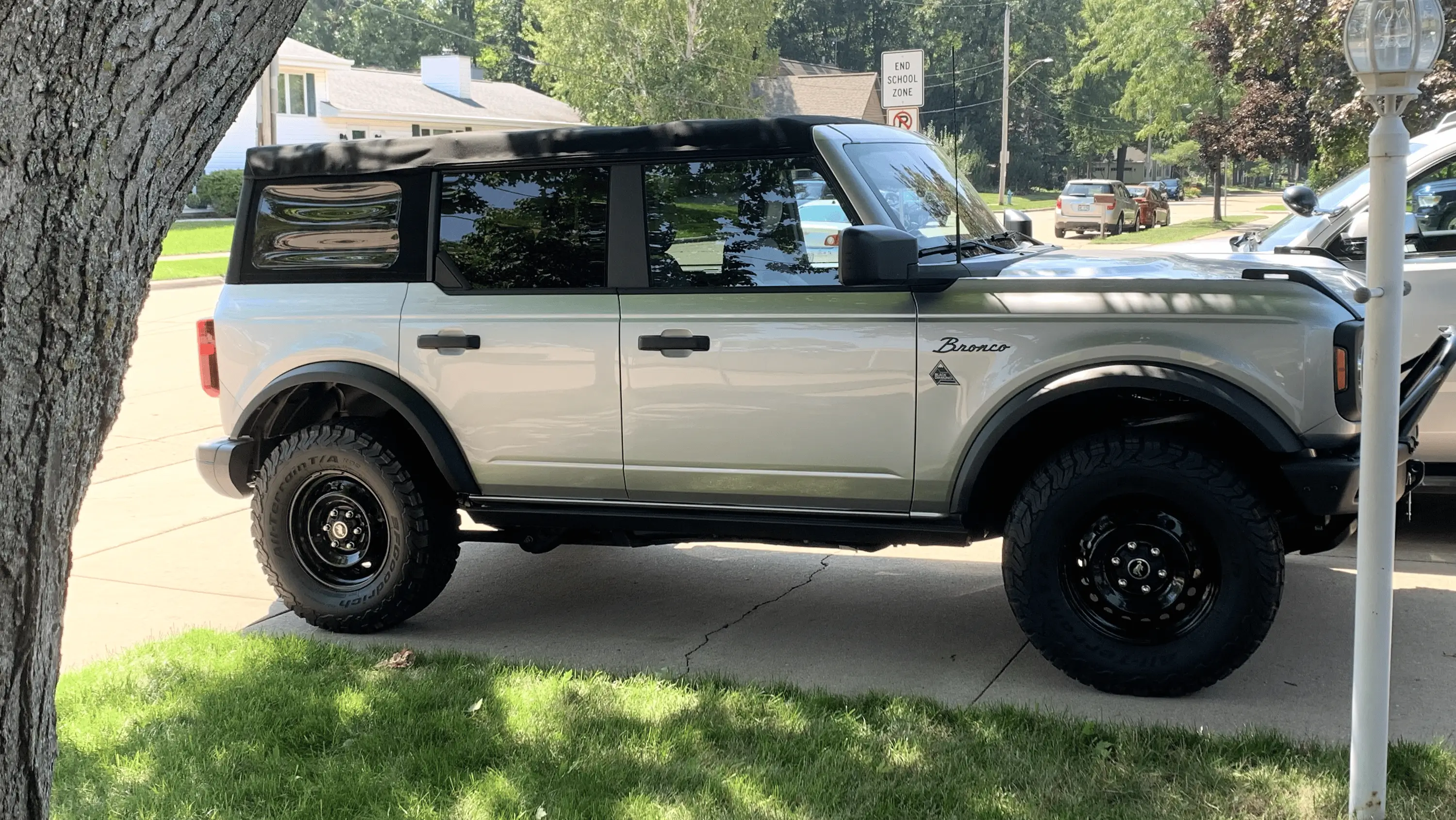 Ford Bronco ICONIC SILVER Bronco Club tempImageMLj0hO