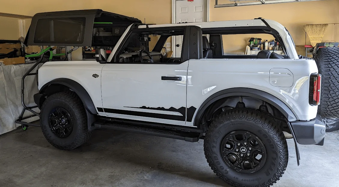 Ford Bronco Storing Hardtop (locating pins) 1694098039686