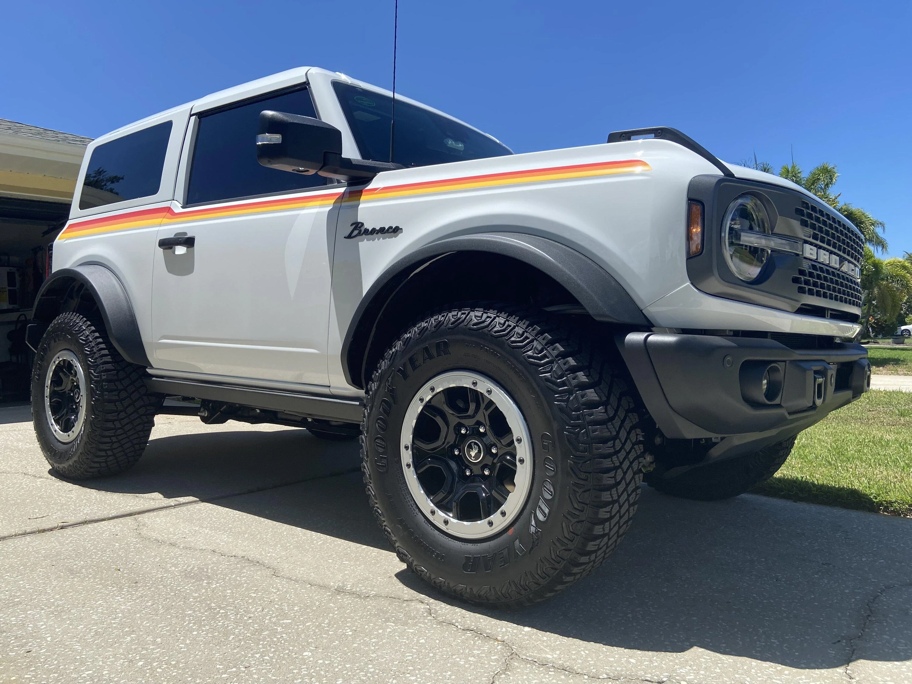 Ford Bronco "Old School" Classic Bronco Looks [Photos Edition] -- post pics of your build! IMG_1664
