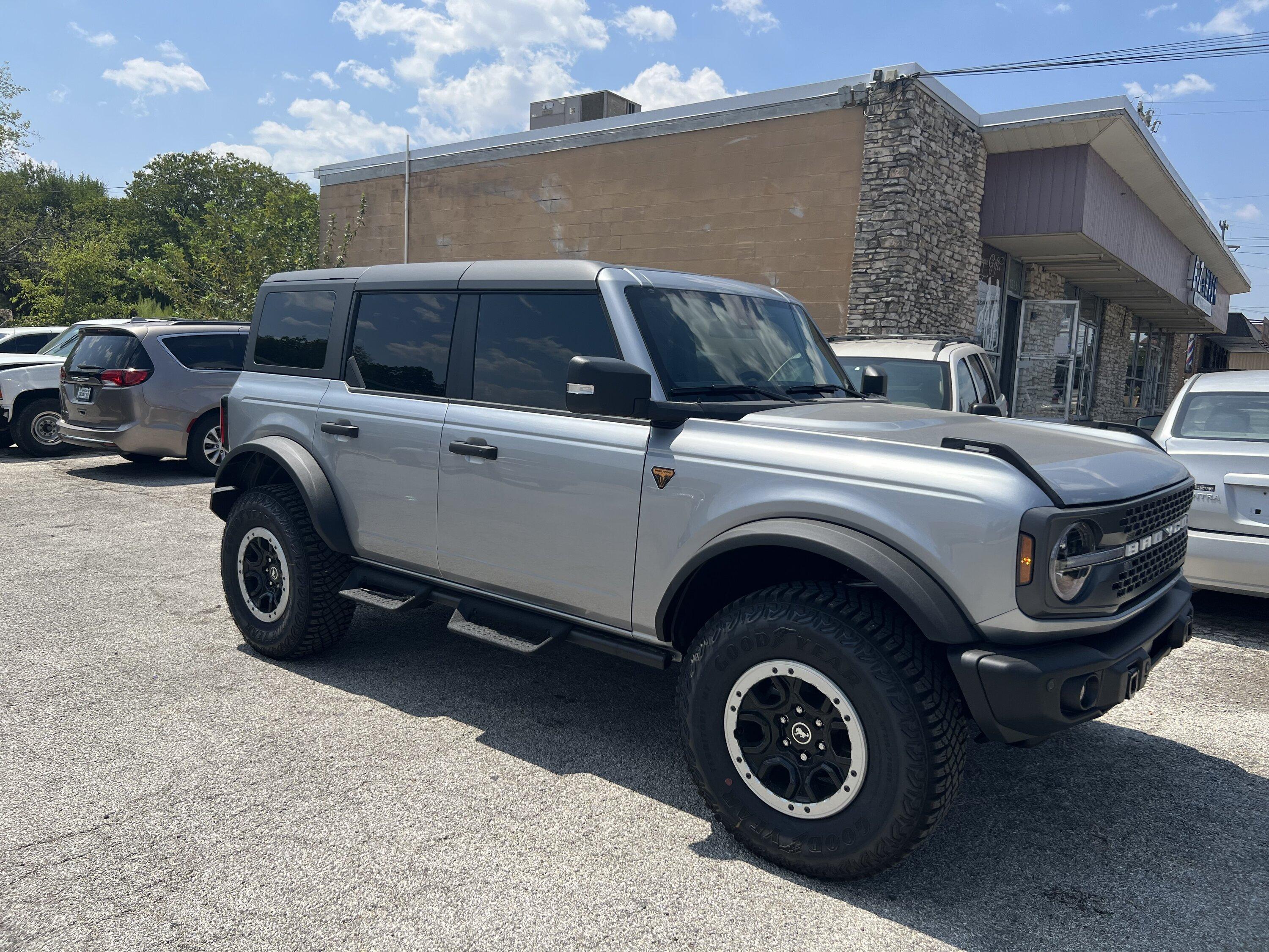 Ford Bronco ICONIC SILVER Bronco Club IMG_2246