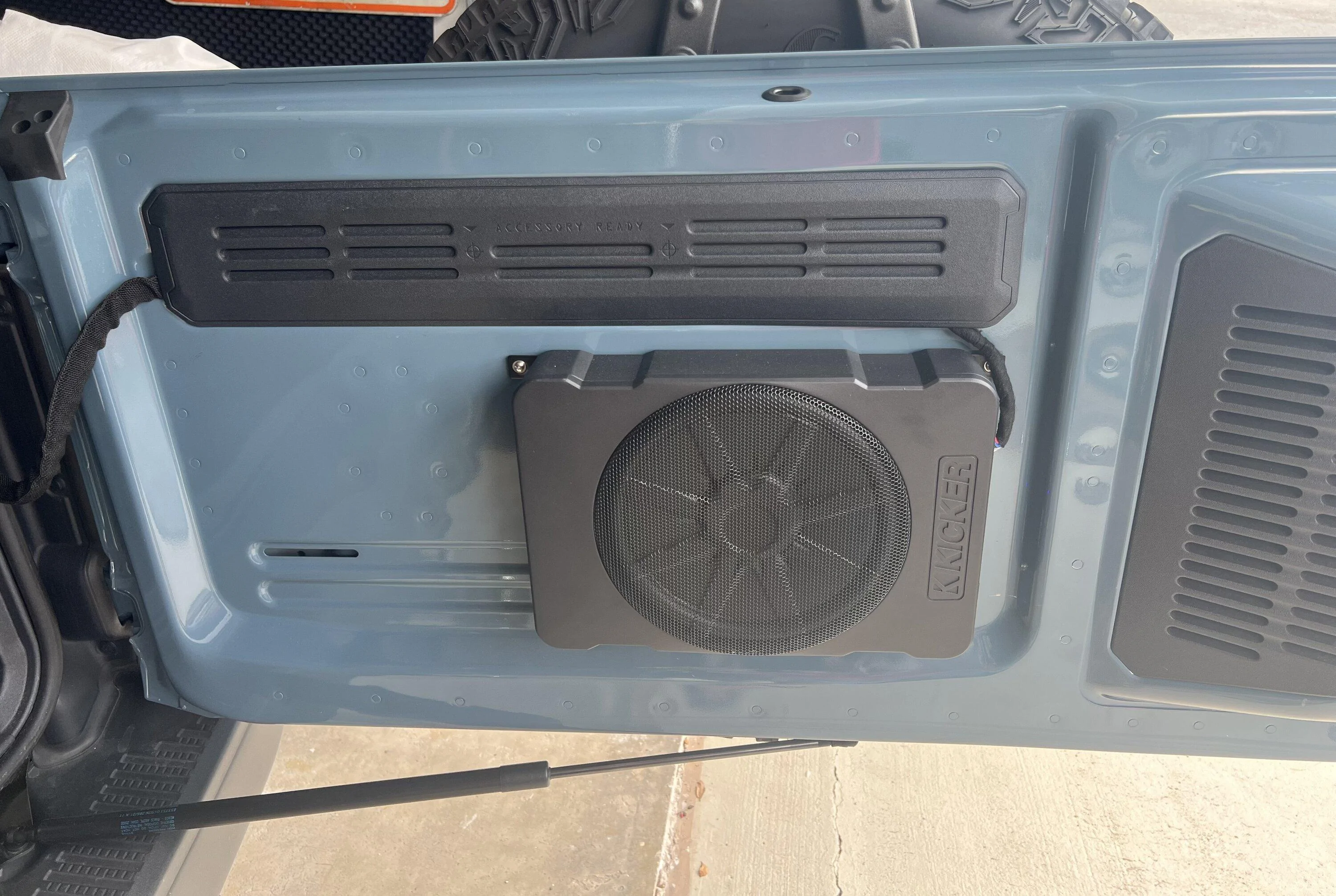 Ford Bronco Stinger 12” tailgate Sub or 8” Kicker Sub (enclosure) IMG_2100