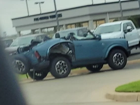 Ford Bronco Bronco Slightly Damaged during shipping 20230912_091759