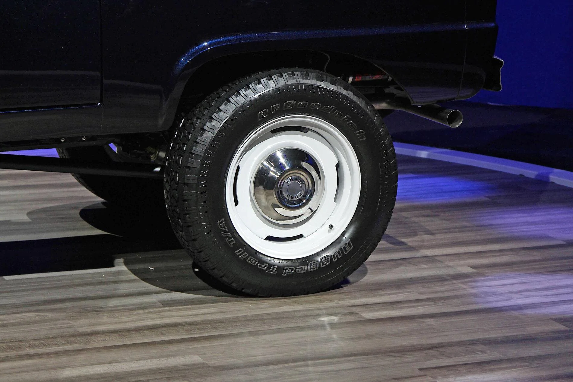 Ford Bronco White Wheels???? john r