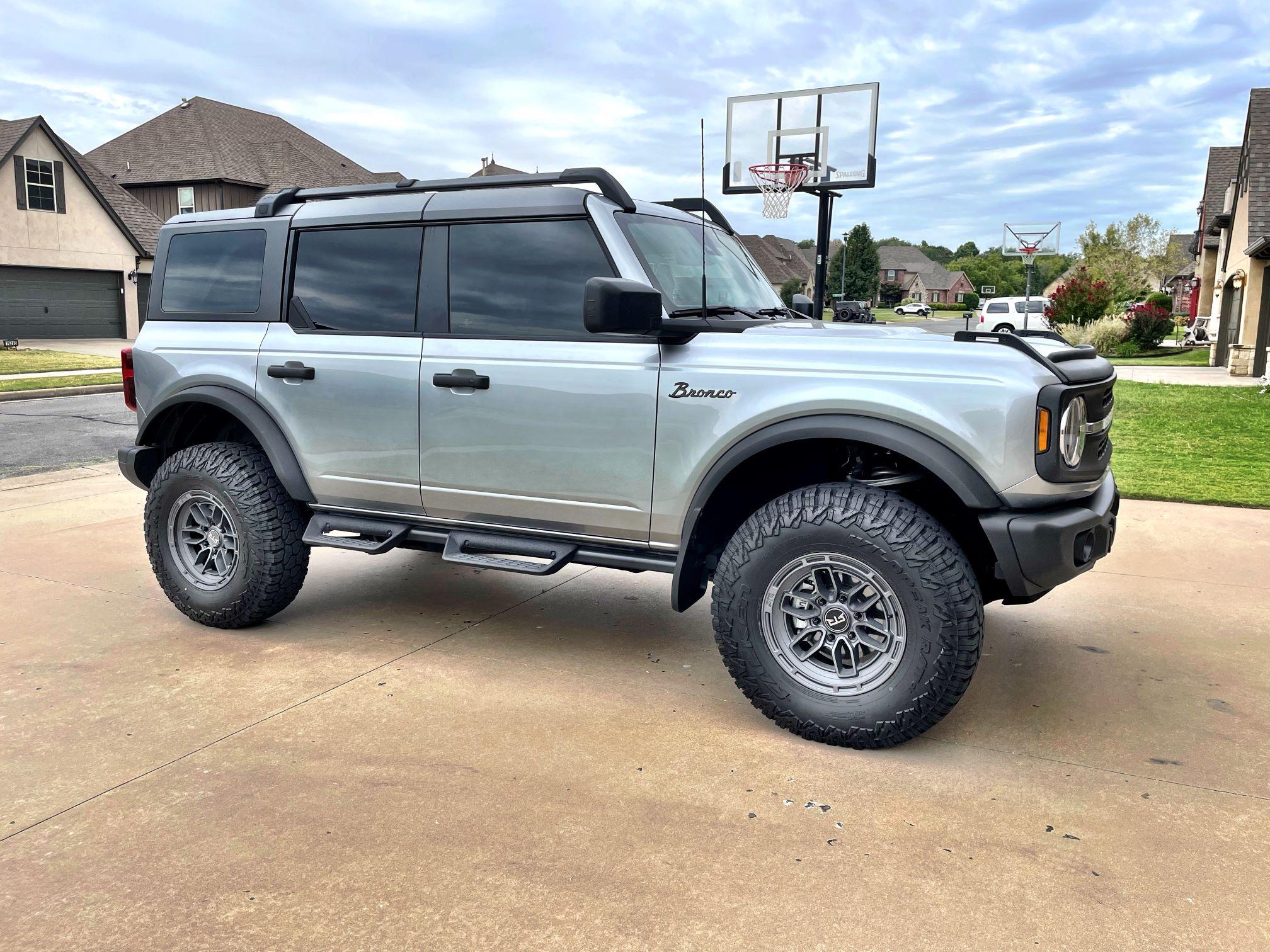 Ford Bronco Ultimate Black Diamond Non-Sasquatch pics thread 01