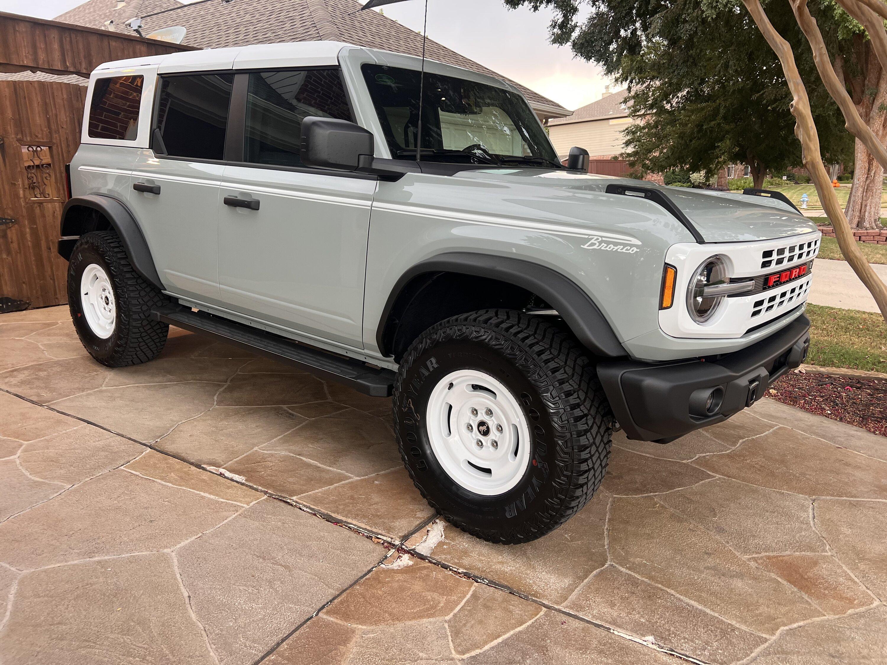 Ford Bronco HERITAGE EDITION Bronco Club IMG_5505