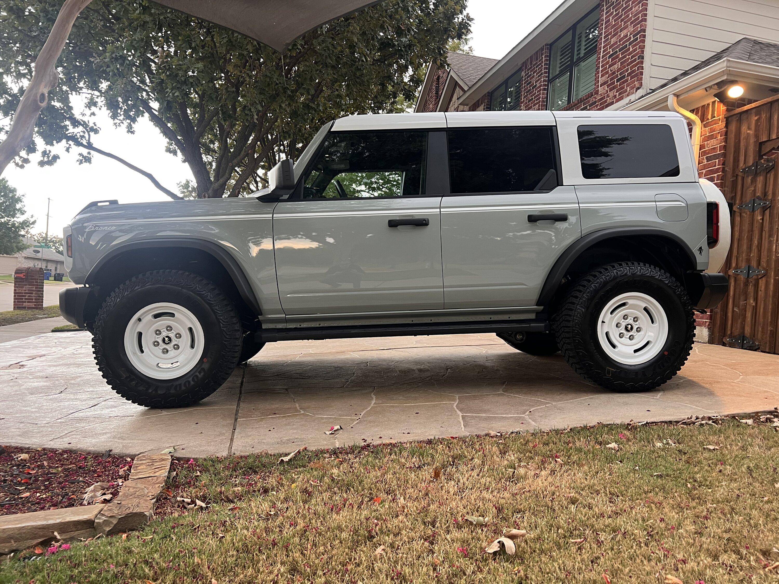 Ford Bronco HERITAGE EDITION Bronco Club IMG_5503