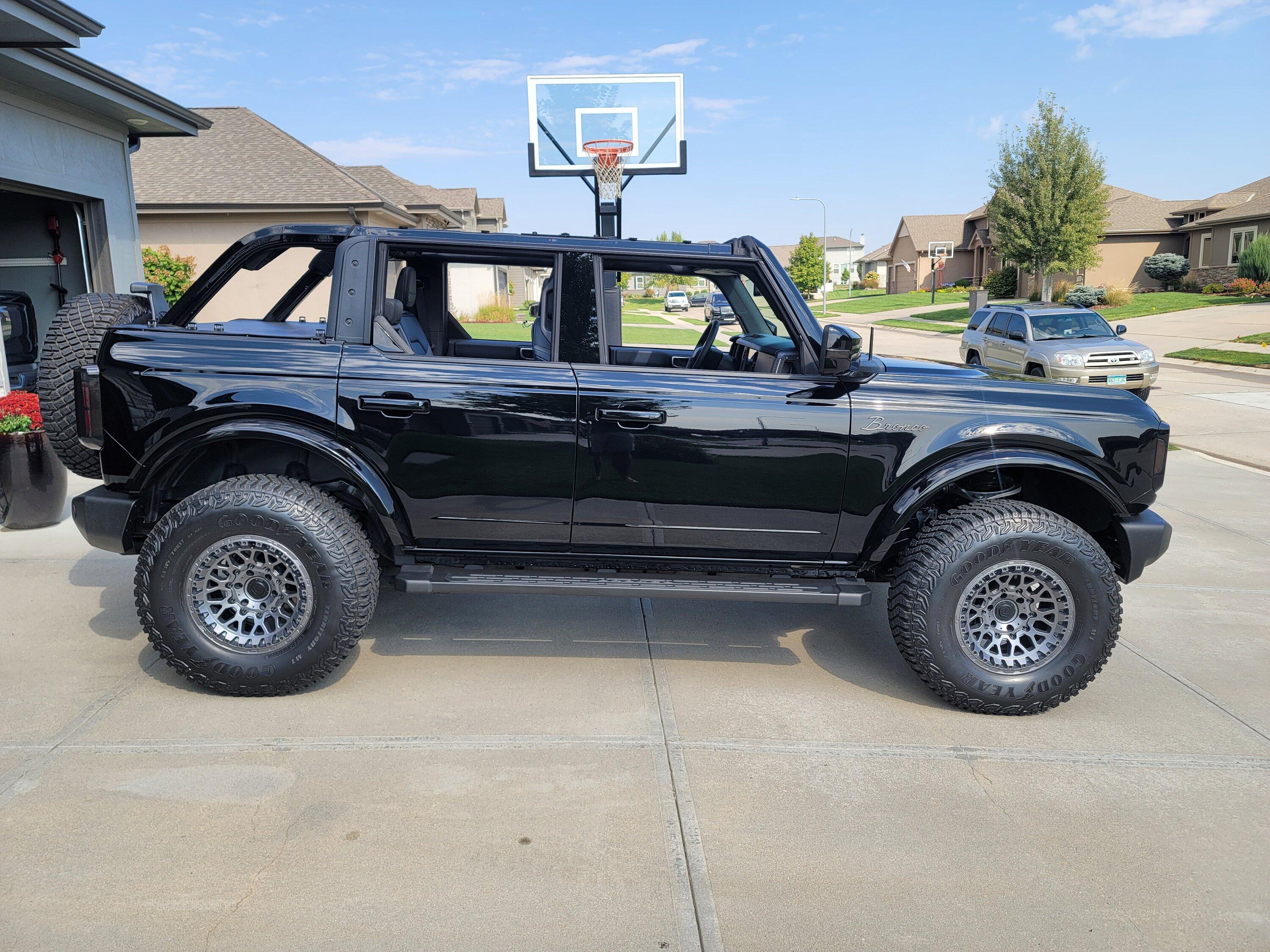 Ford Bronco SHADOW BLACK Bronco Club 20230916_112124