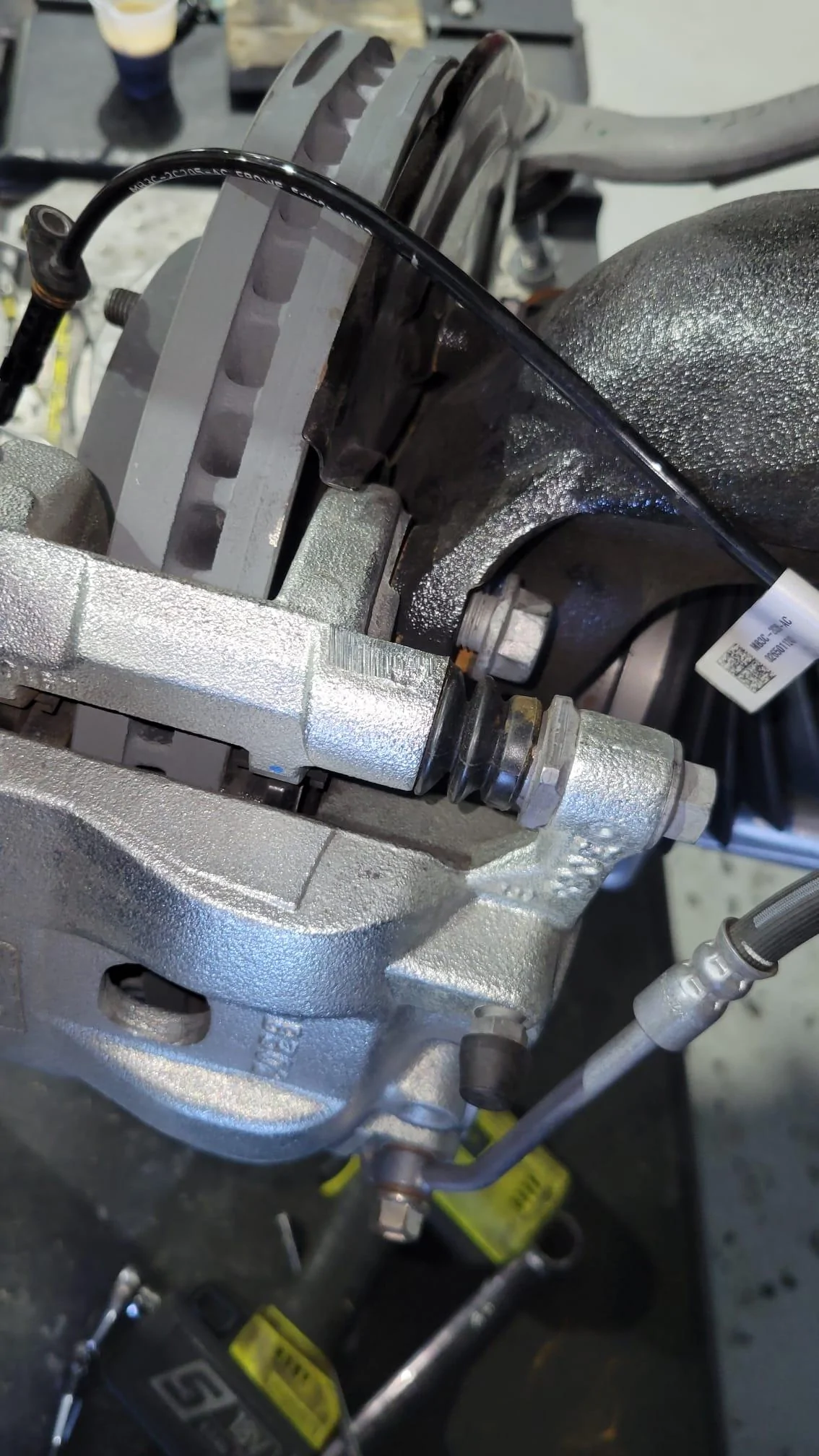 Ford Bronco Help Please: Caliper Bolt loose / damaged caliper base? WhatsApp Image 2023-09-20 at 9.40.09 AM (1)