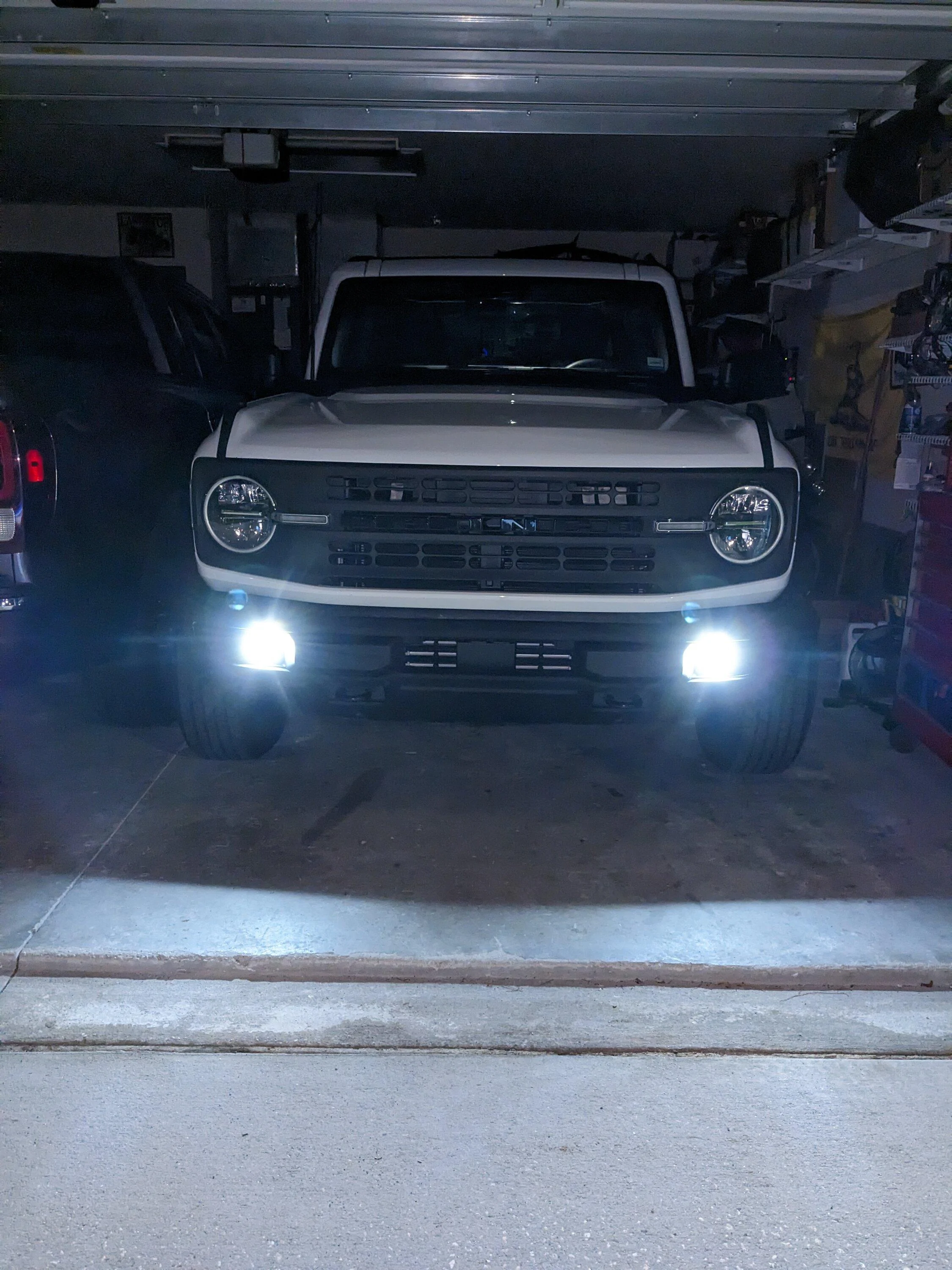 Ford Bronco Base bumper fog lights white-night