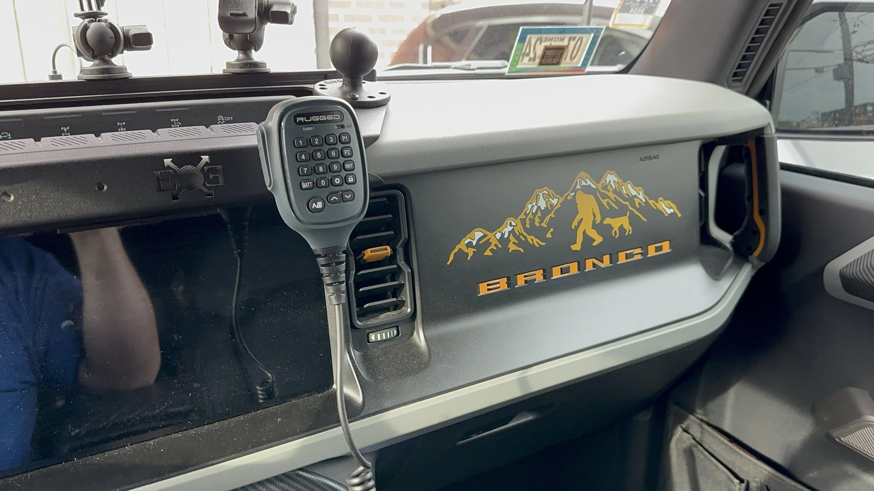 Ford Bronco Installed the Rugged Radios G1 Adventure Series GMRS radio IMG_9501