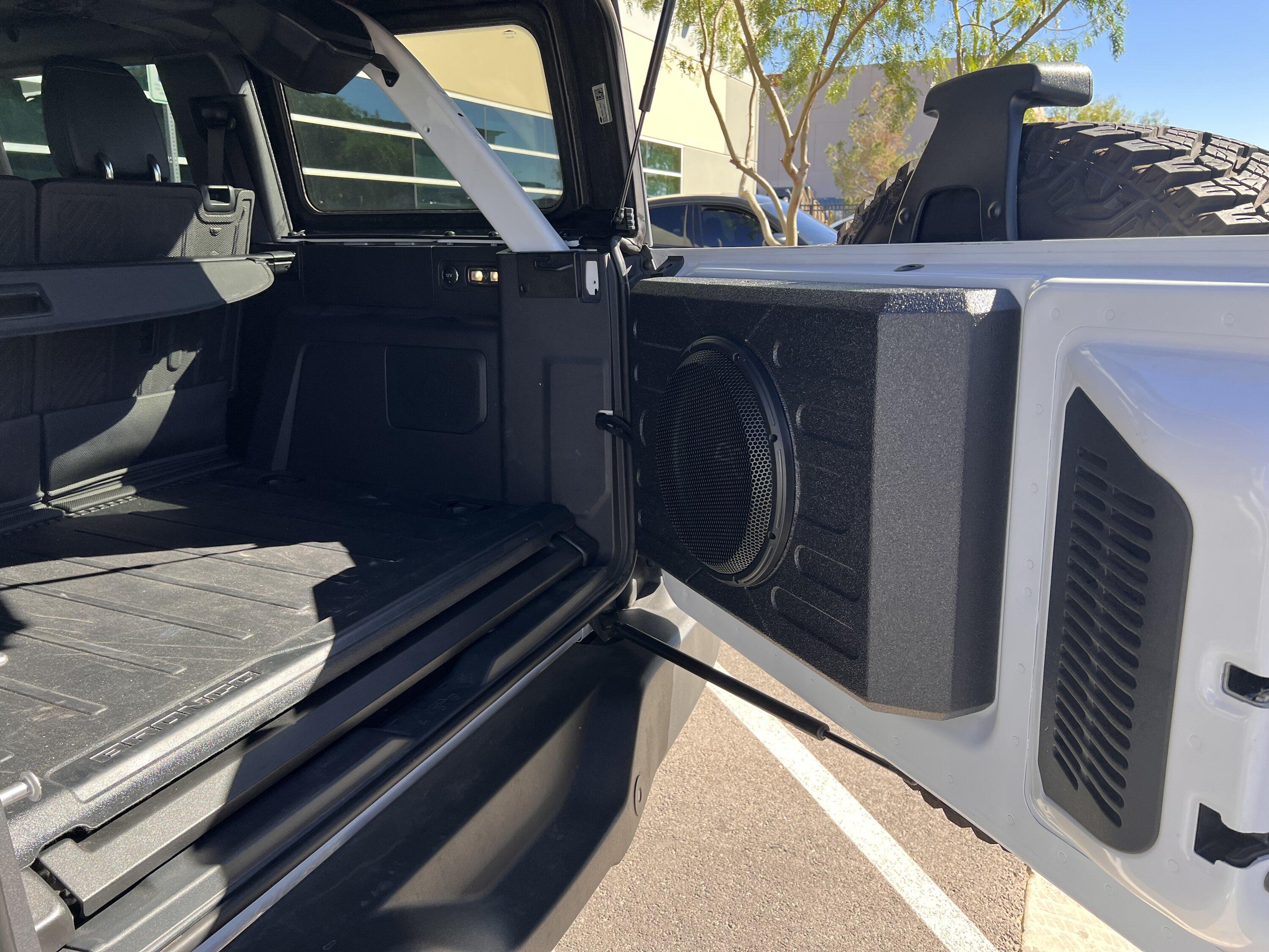 Ford Bronco Stinger 12” tailgate sub and pull-out tailgate IMG_0951