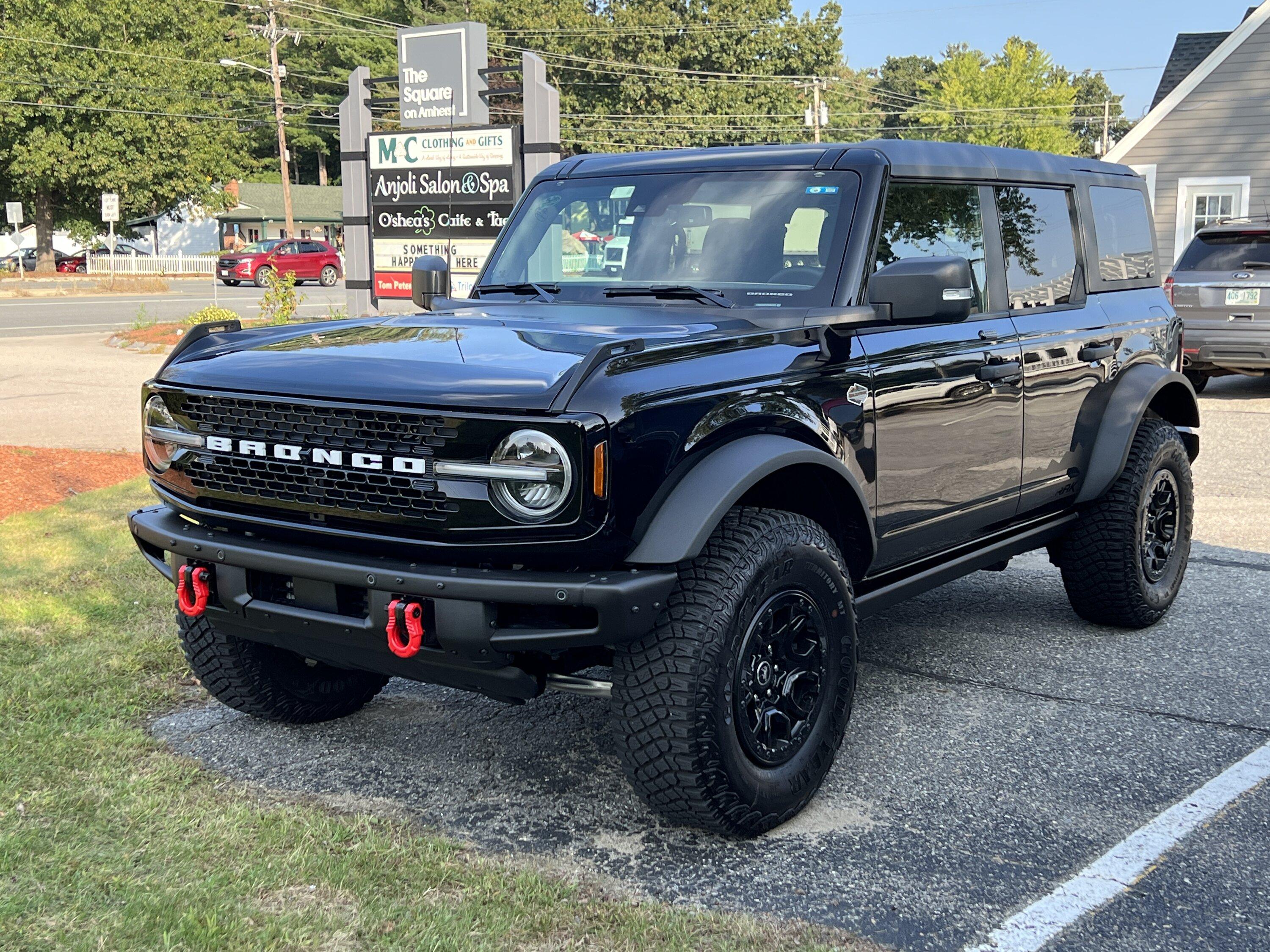 Ford Bronco SHADOW BLACK Bronco Club AD992519-1691-45AB-A268-9212B7A53CC3