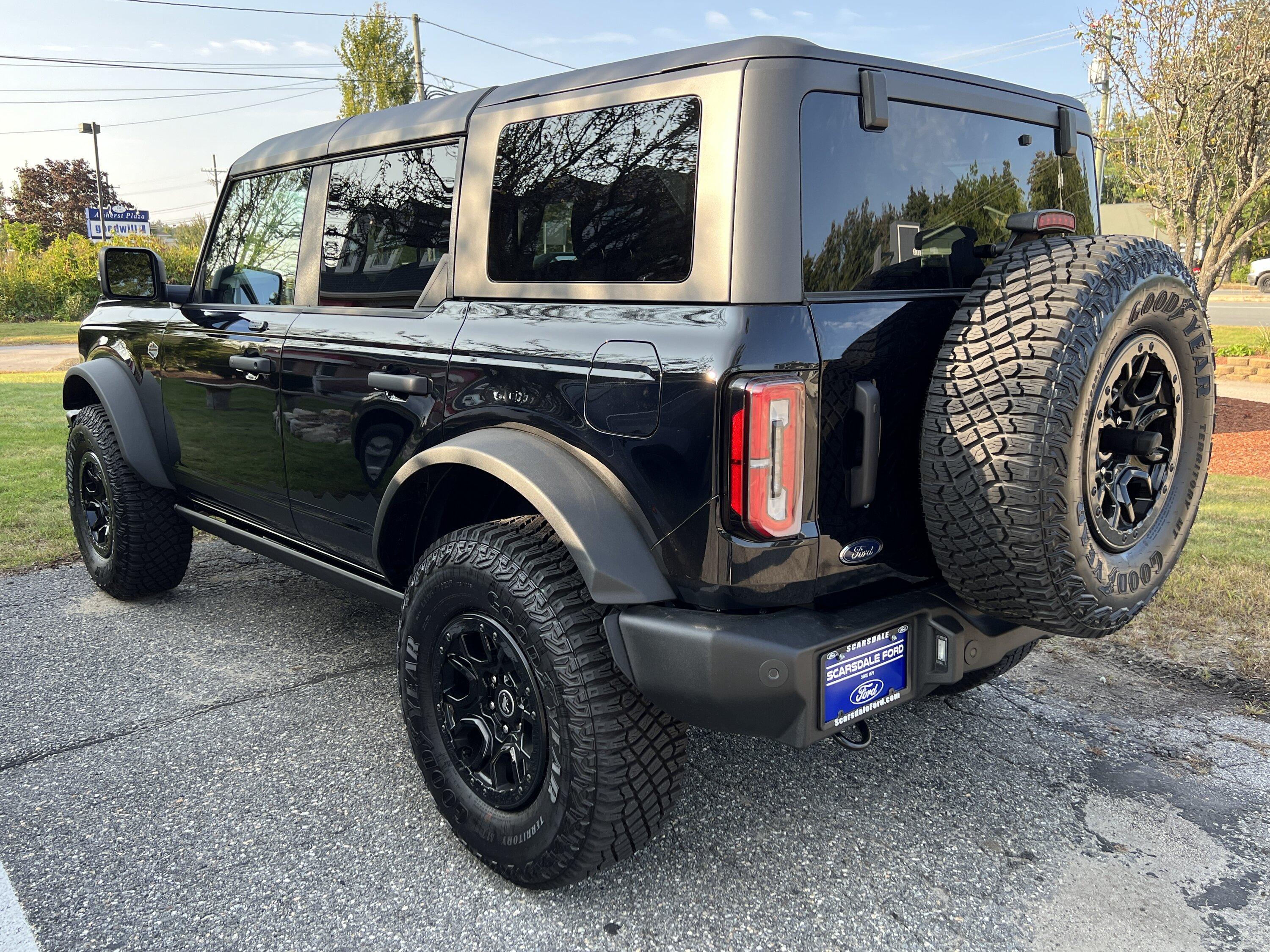 Ford Bronco SHADOW BLACK Bronco Club 69E81E8F-40F2-45BE-855C-E6BFDB483120