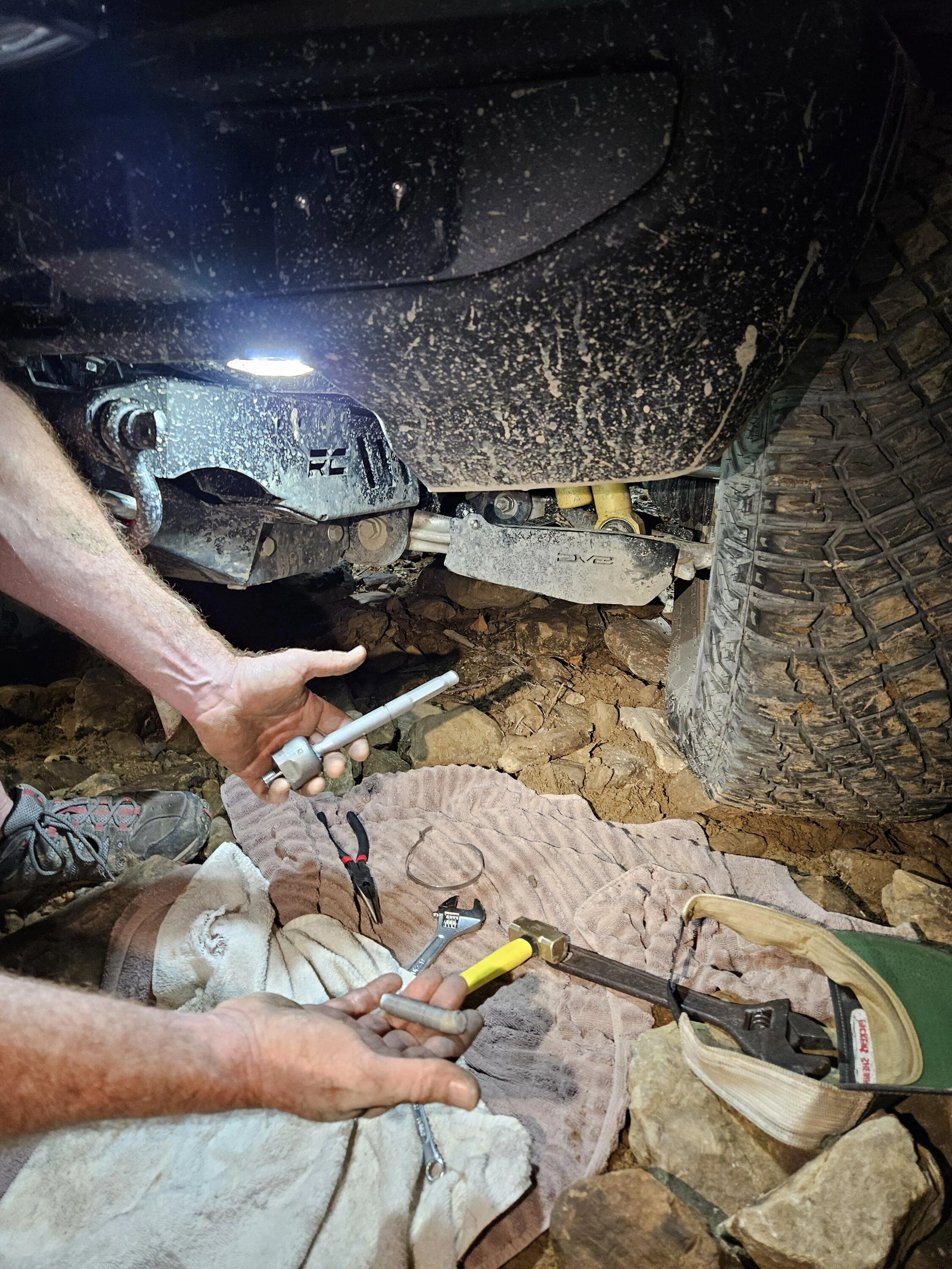 Ford Bronco Windrock Broke my Bronco (Tie Rod)! 1000002509