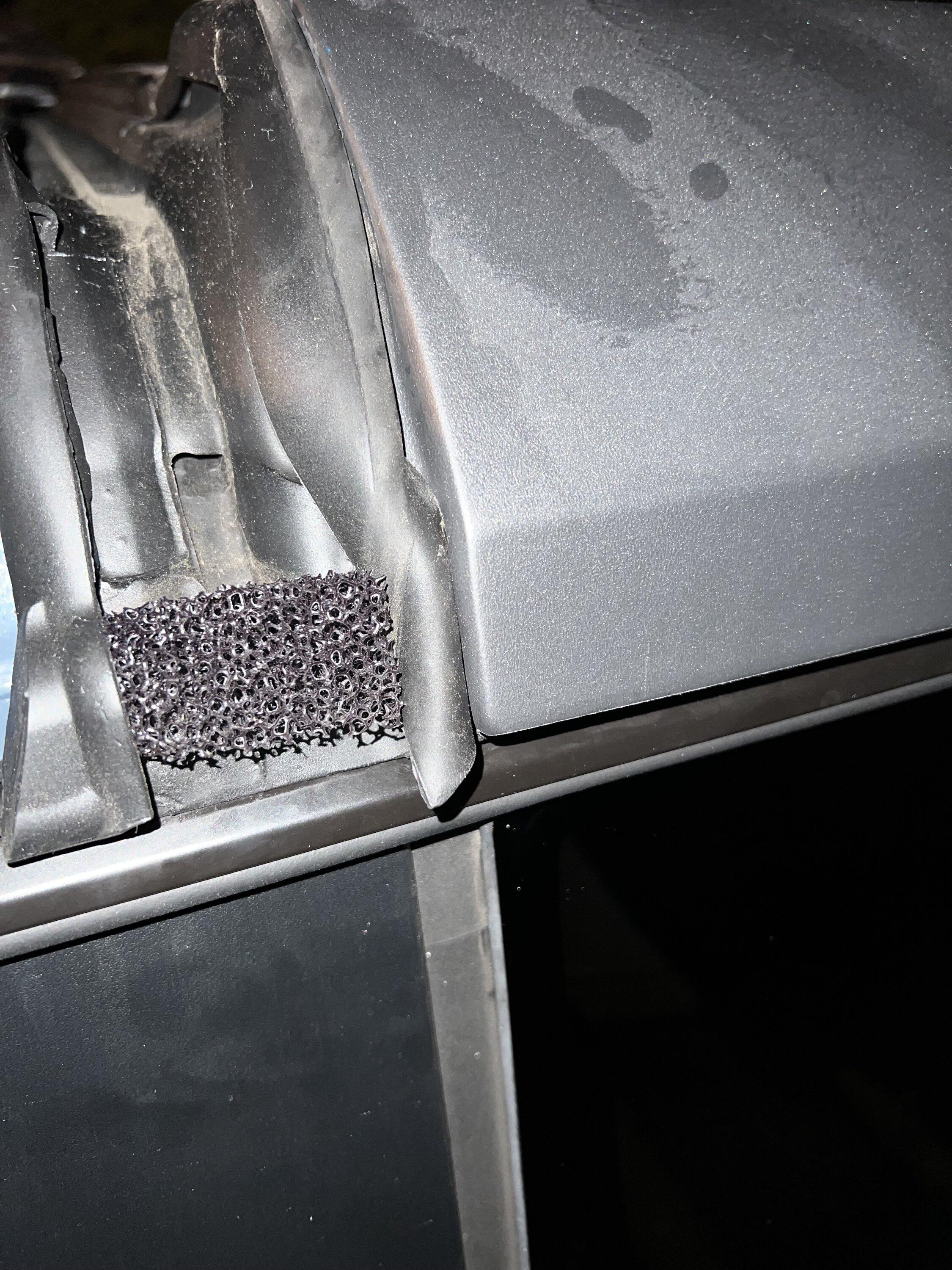 Ford Bronco Question on hard top seals - does this look right? IMG_2655