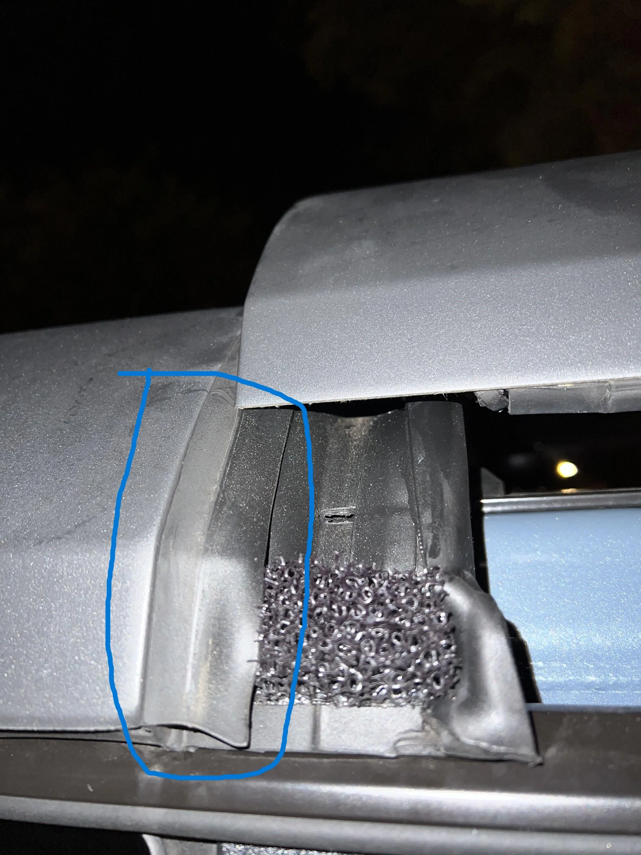 Ford Bronco Question on hard top seals - does this look right? IMG_2654 v2