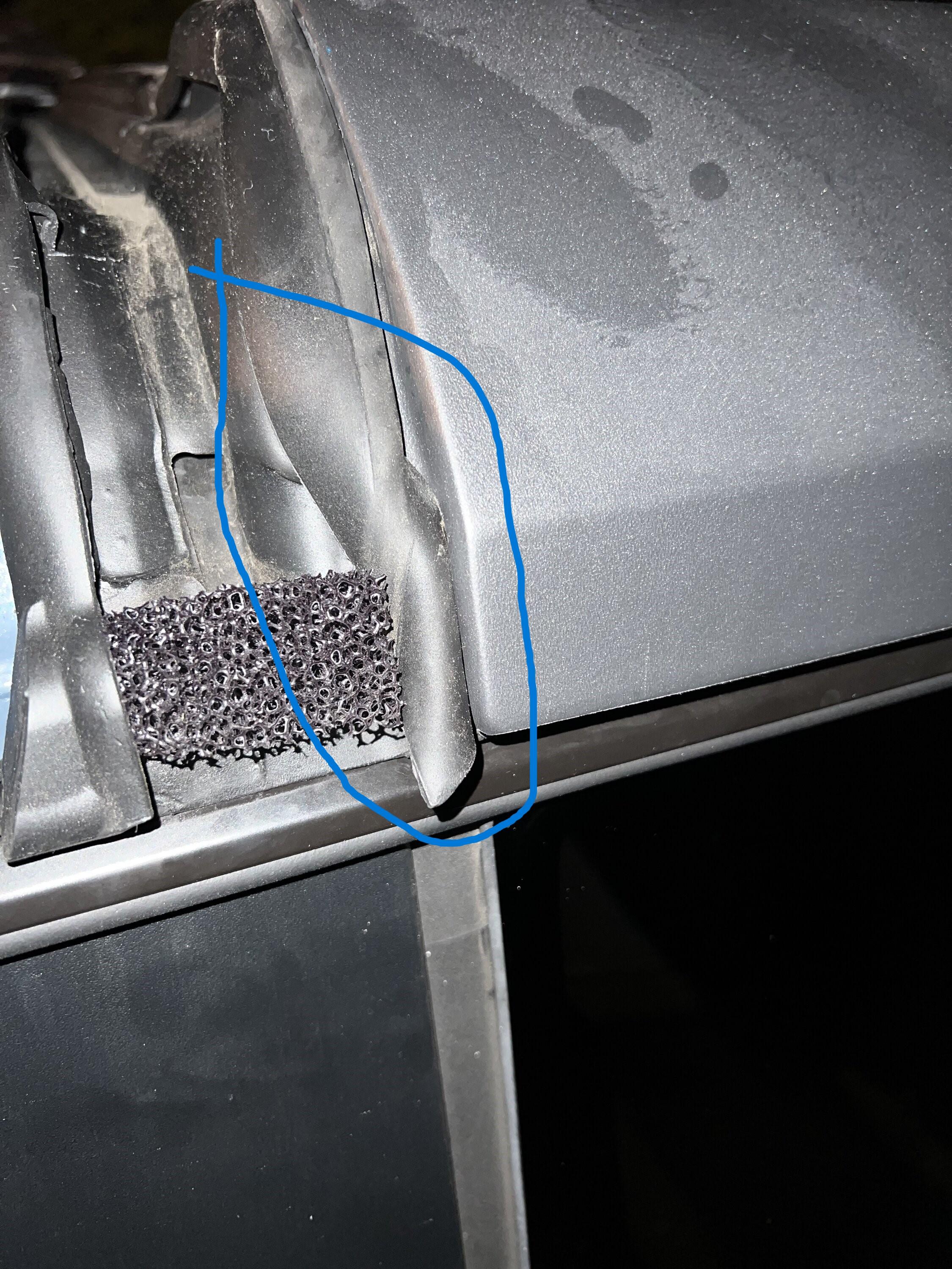 Ford Bronco Question on hard top seals - does this look right? IMG_2655 v2