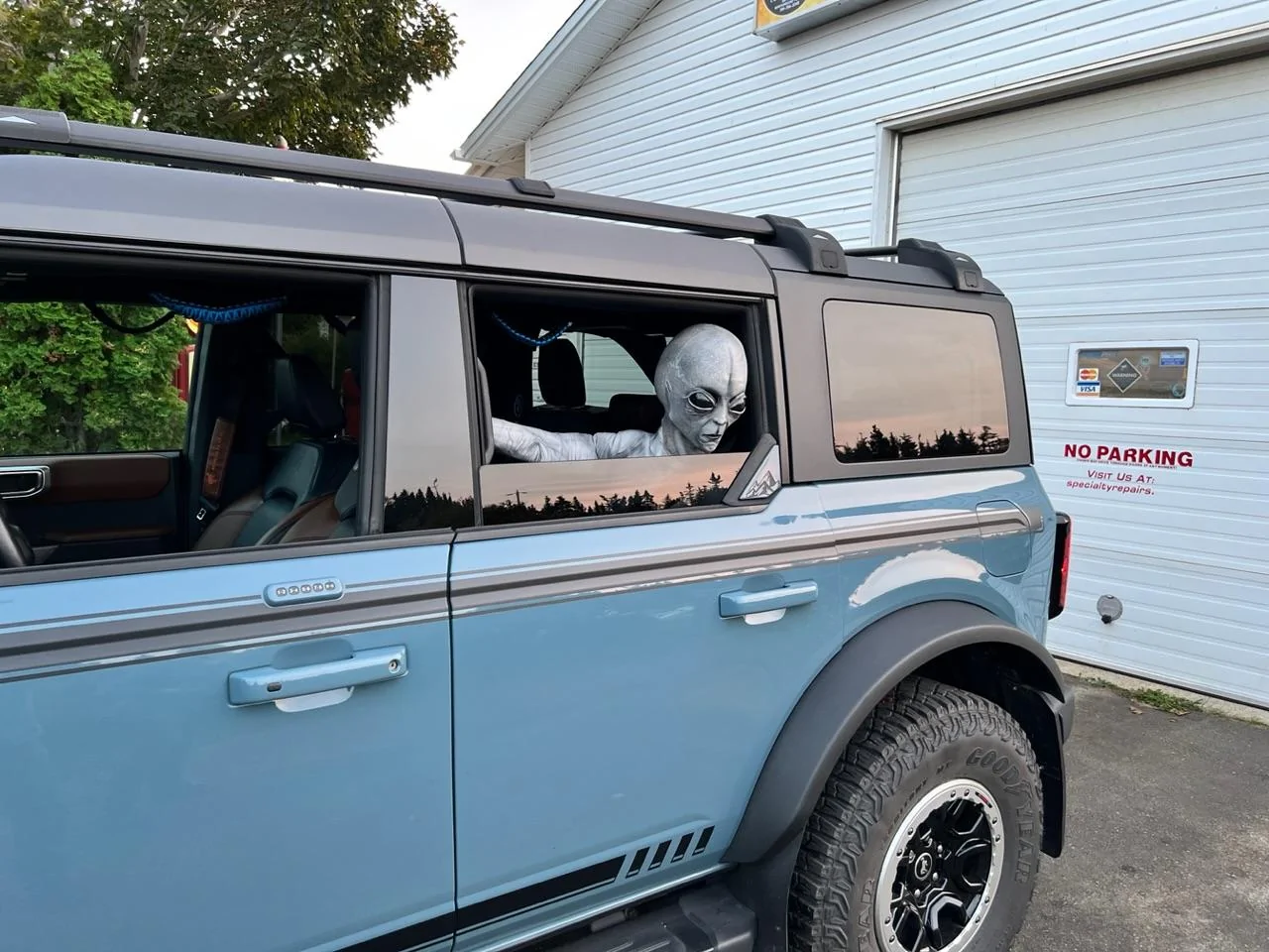 Ford Bronco Post Your Halloween Broncos! IMG_0950