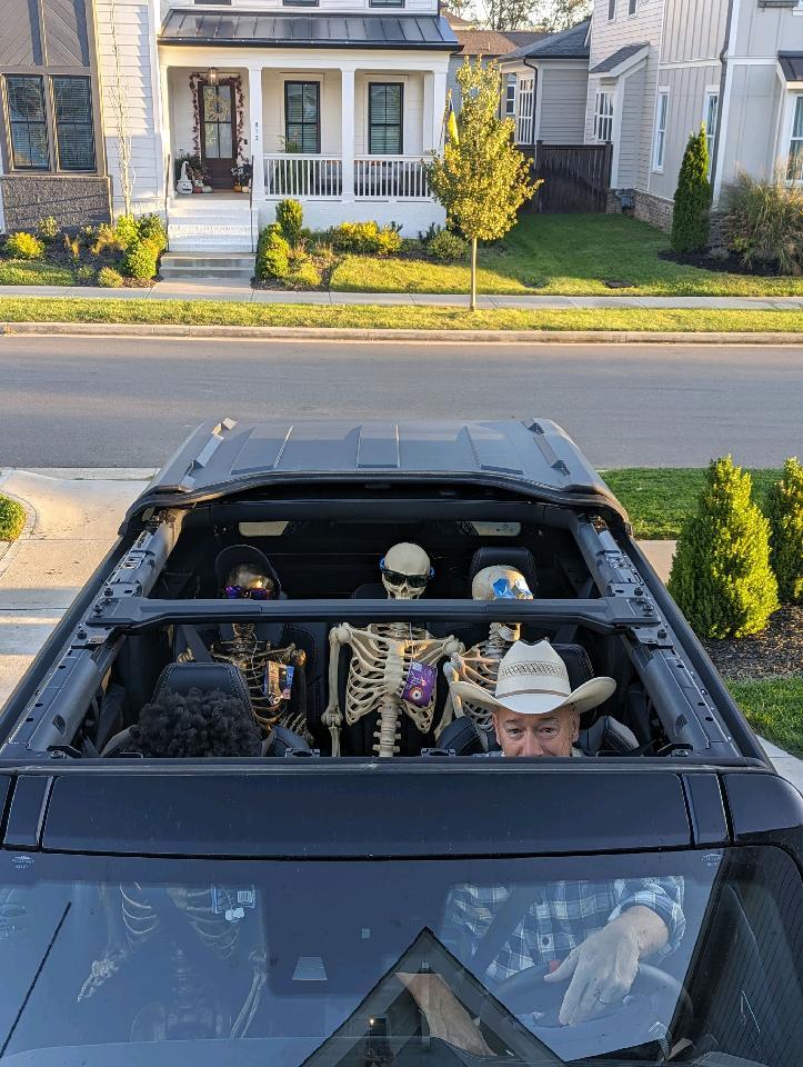Ford Bronco Post Your Halloween Broncos! 10046