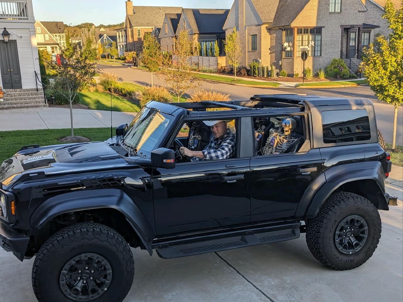 Ford Bronco Post Your Halloween Broncos! 10044