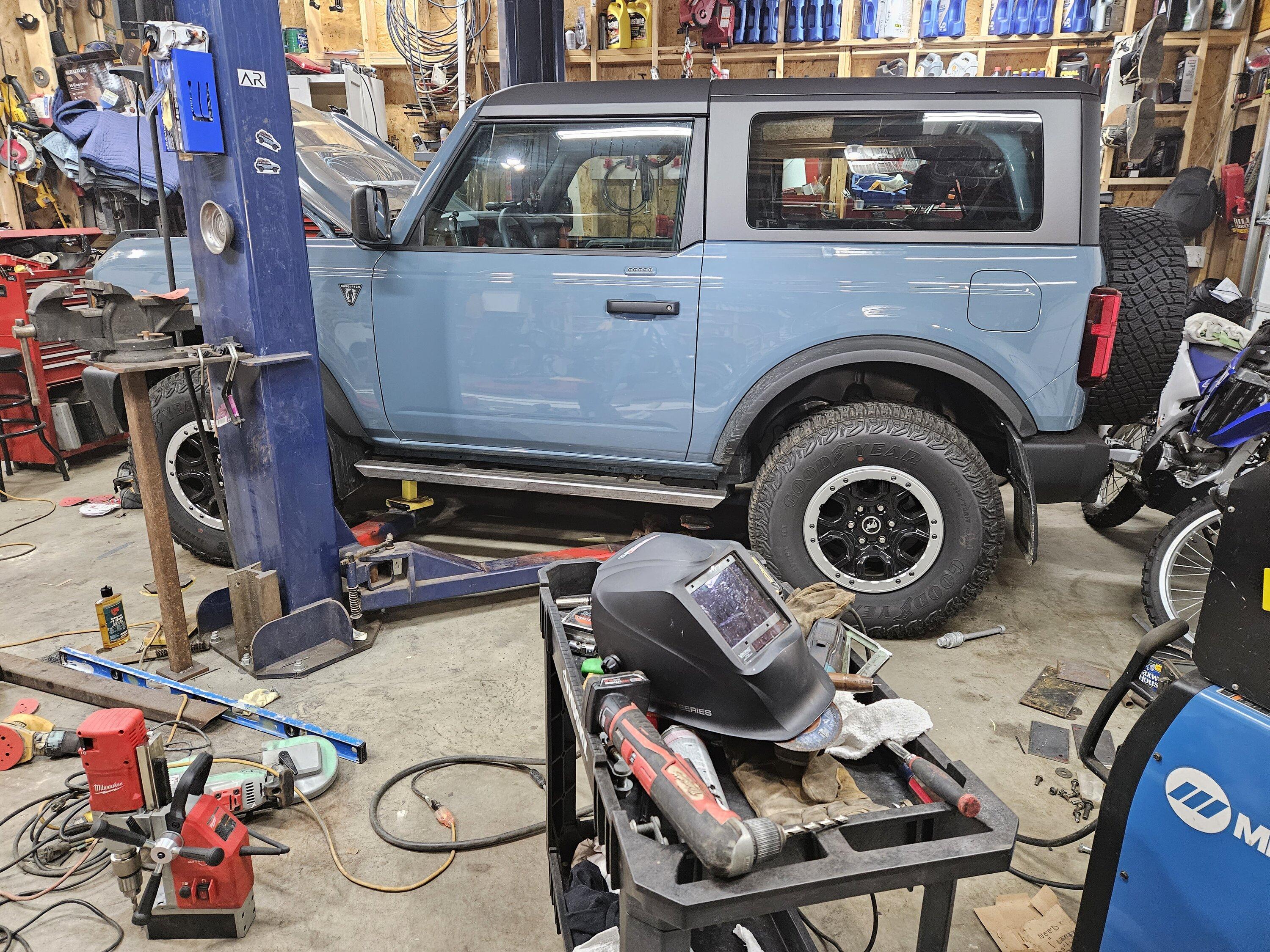 Ford Bronco Frame vs body mount slider steps? 20230926_235039