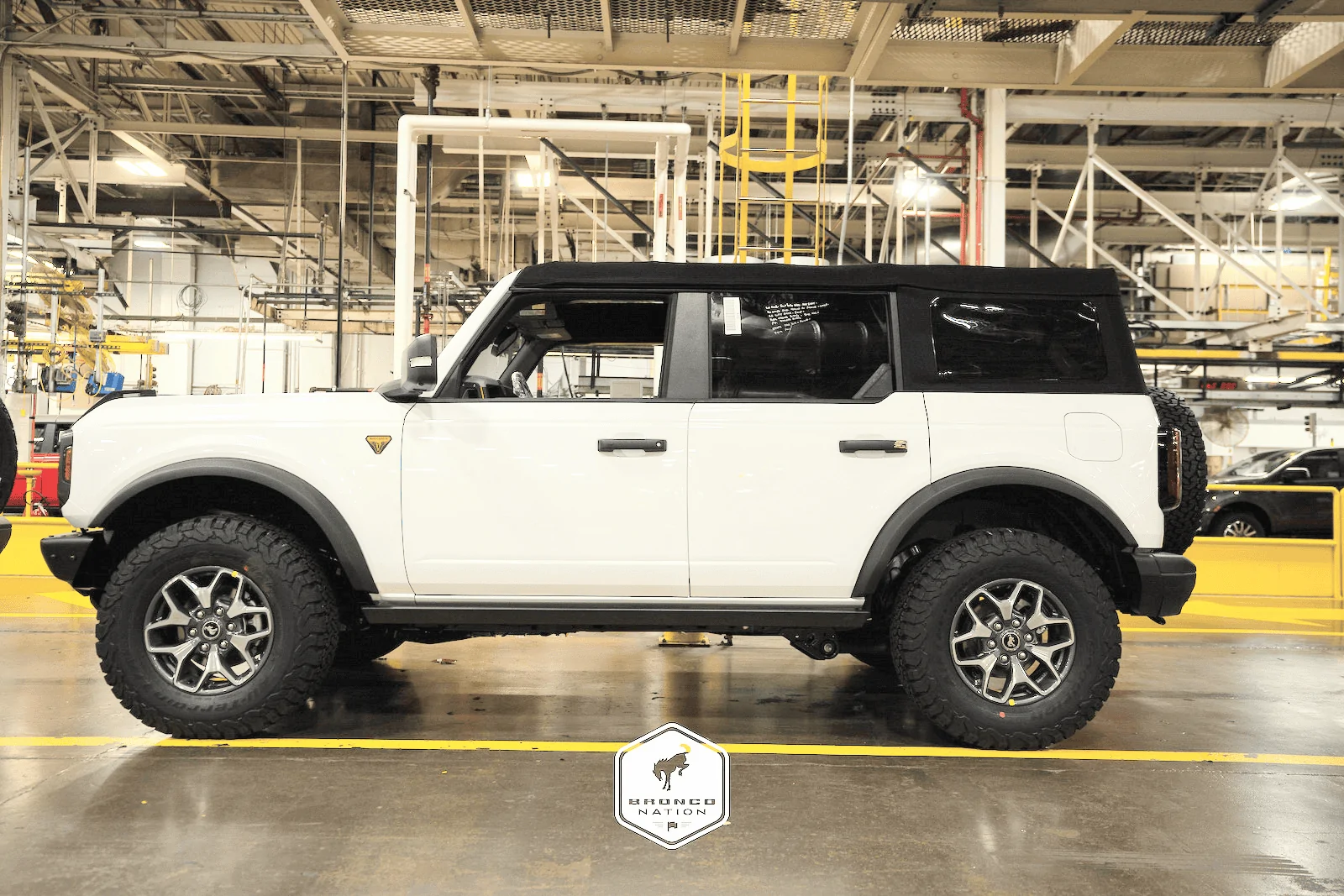 Ford Bronco Badlands "wheel" option White One 1602165128818 (1)