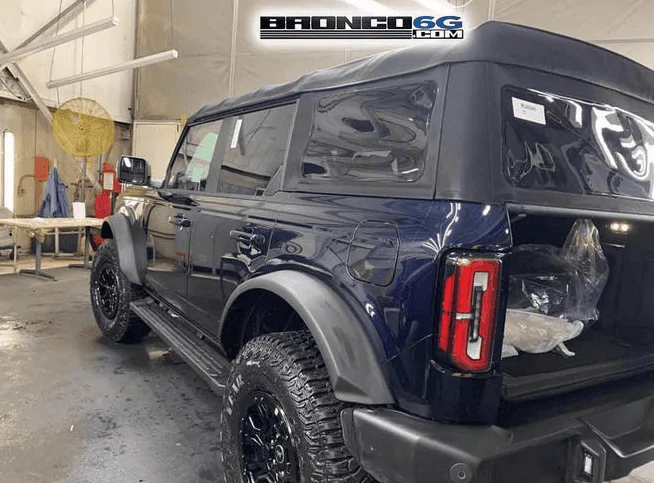 Ford Bronco Painted hardtop option include matching painted wheel flares? 1604064247818