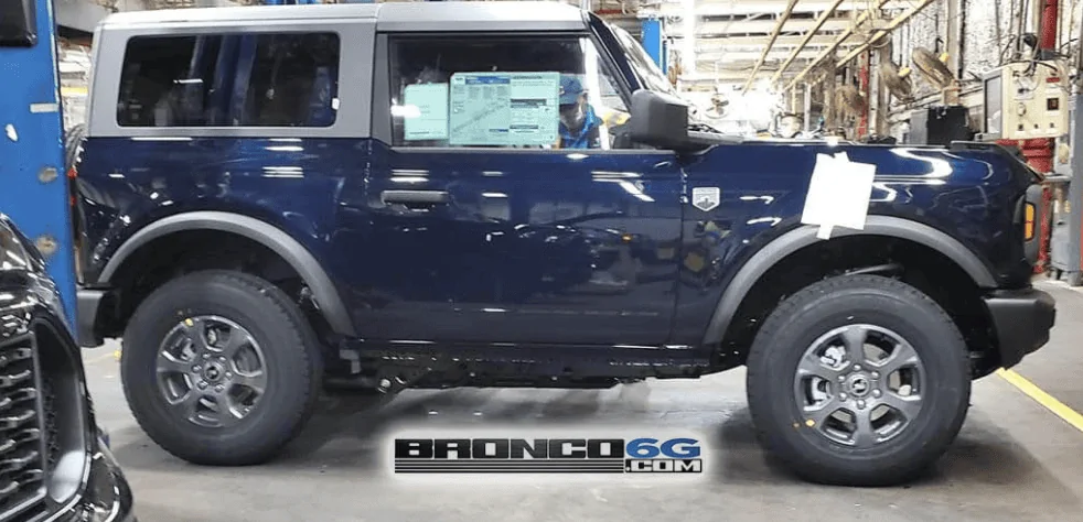 Ford Bronco Painted hardtop option include matching painted wheel flares? 1604064771671