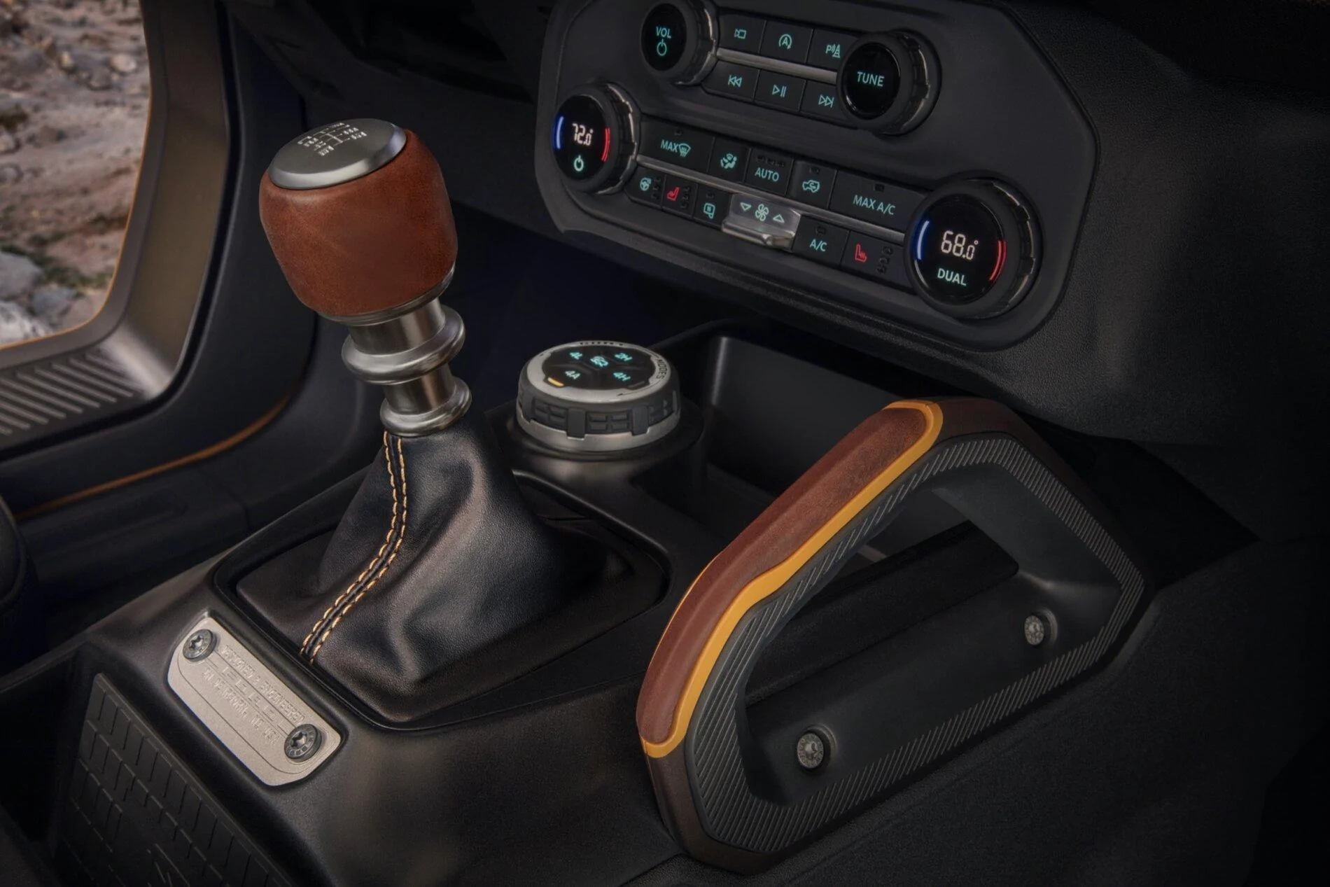 Ford Bronco Interior Photo Collection WIP 2021-Ford-Bronco-2-door-interior-007-manual-shifter-GOAT-modes-selector-pre-production-model