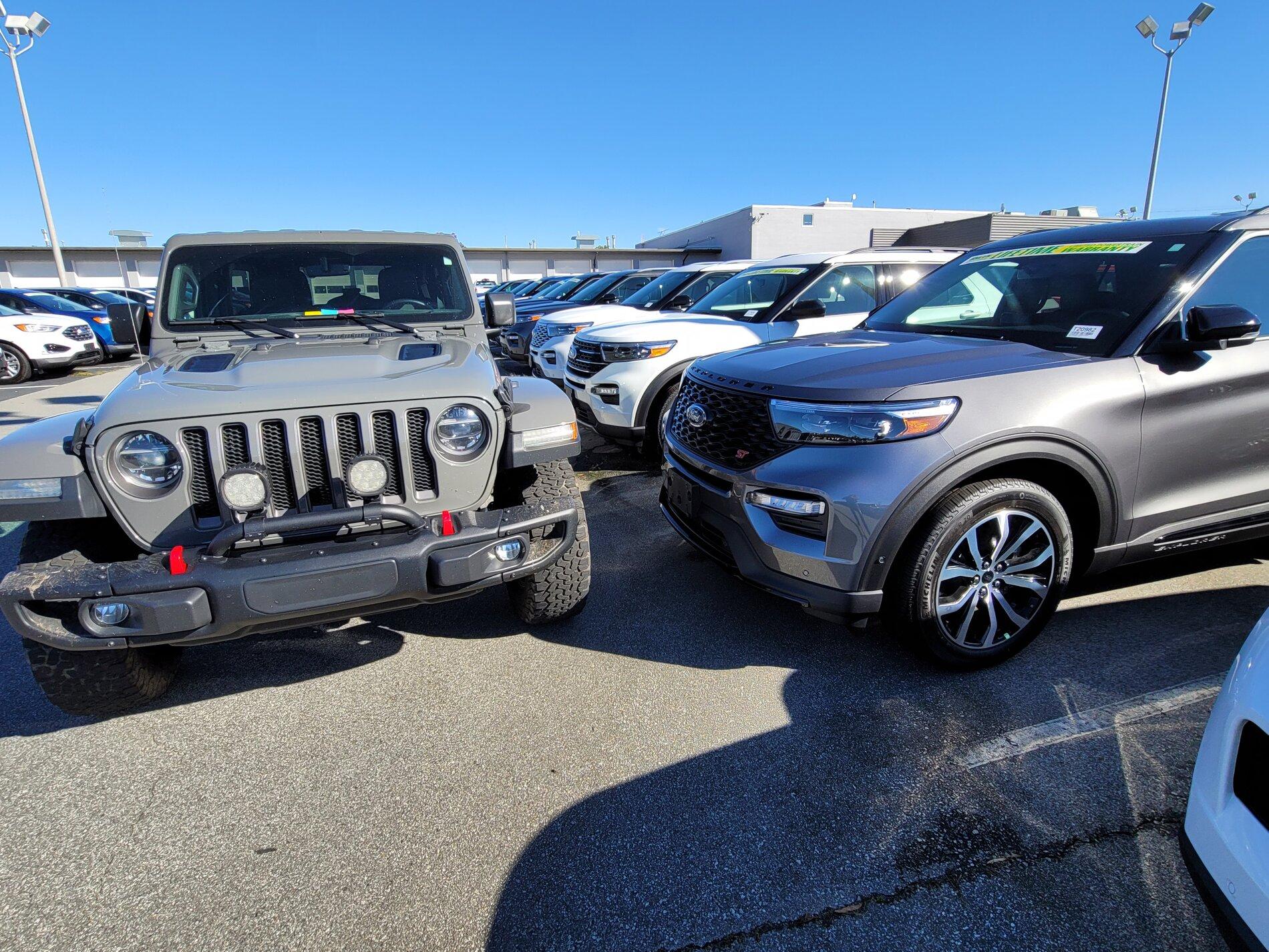 Ford Bronco Carbonized Gray vs Sting Gray ( Jeep ) 20201030_150024