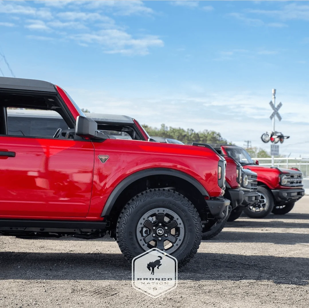 Ford Bronco Race Red thread. 1604101303041