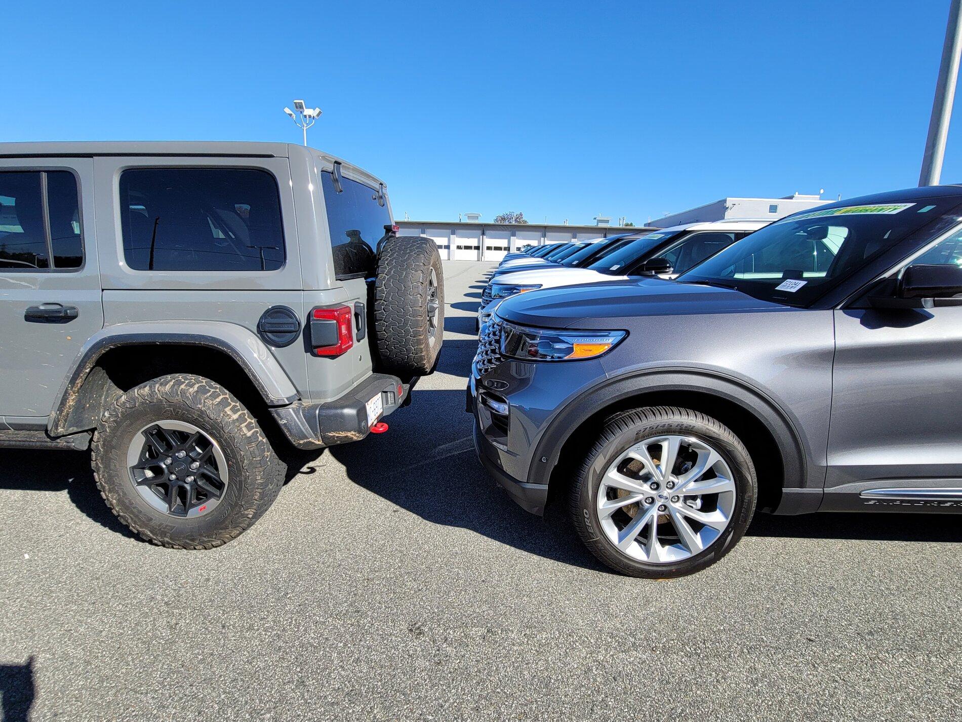 Ford Bronco Carbonized Gray 2-Door Badlands 20201030_150426