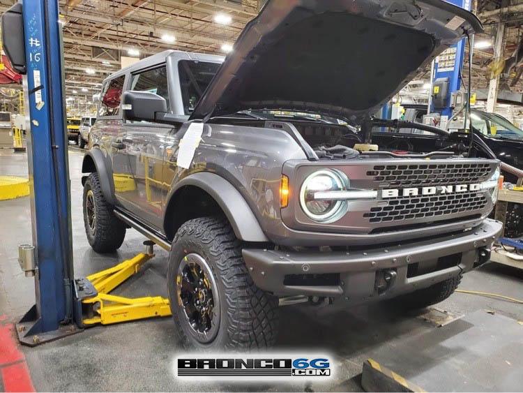 Ford Bronco Carbonized Gray 2-Door Badlands Carbonized Gray Bronco Badlands 2 Door