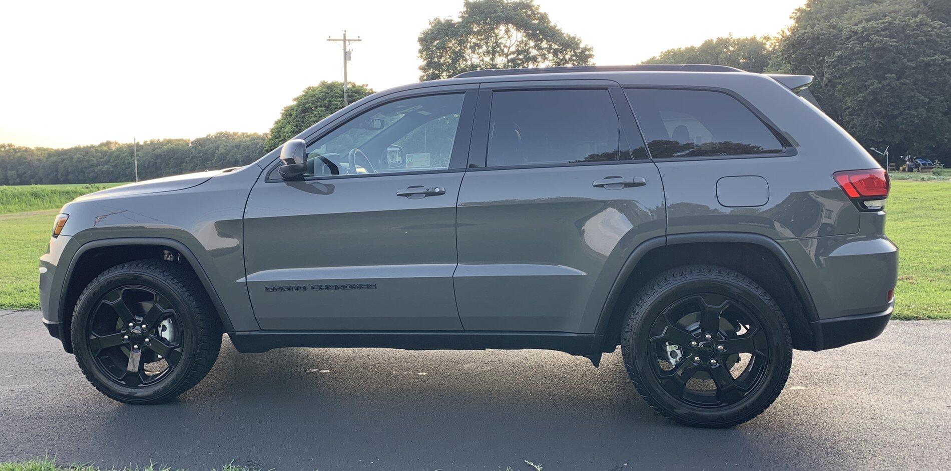 Ford Bronco Carbonized Gray vs Sting Gray ( Jeep ) 63CC9015-6A1C-4259-8B23-5AE6F3851984