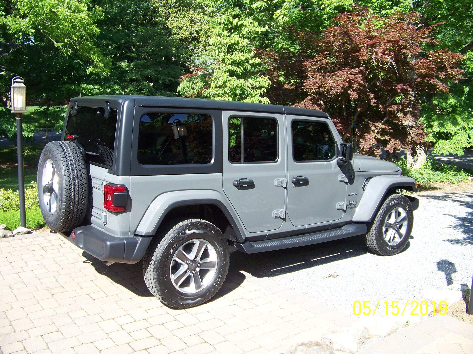 Ford Bronco Carbonized Gray vs Sting Gray ( Jeep ) 100_4760.JPG