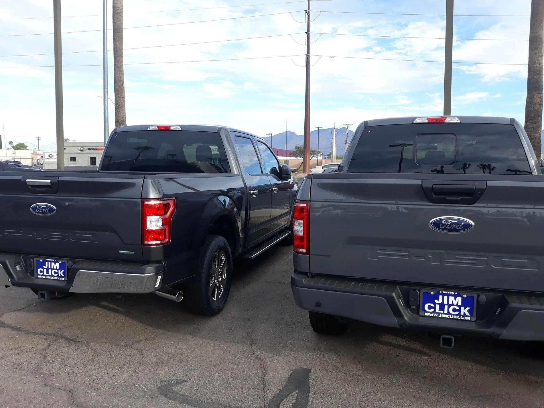 Ford Bronco Carbonized Gray vs Sting Gray ( Jeep ) 20201025_081728